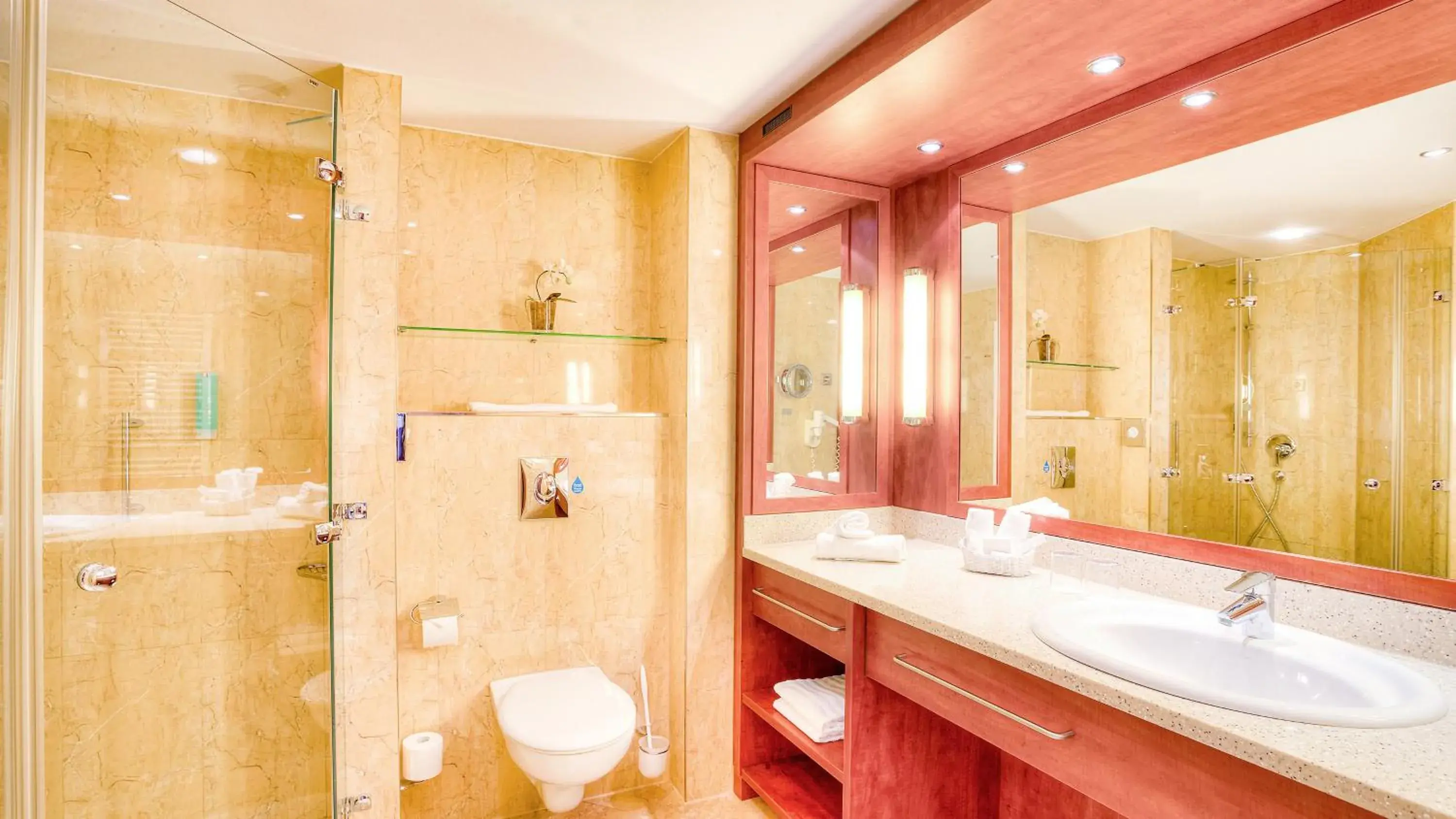 Comfort Double Room with Garden Side - single occupancy in Hotel zur Post - ein Rovell Hotel Comfort Double Room with Garden Side - single occupancy in Hotel zur Post - ein Rovell Hotel