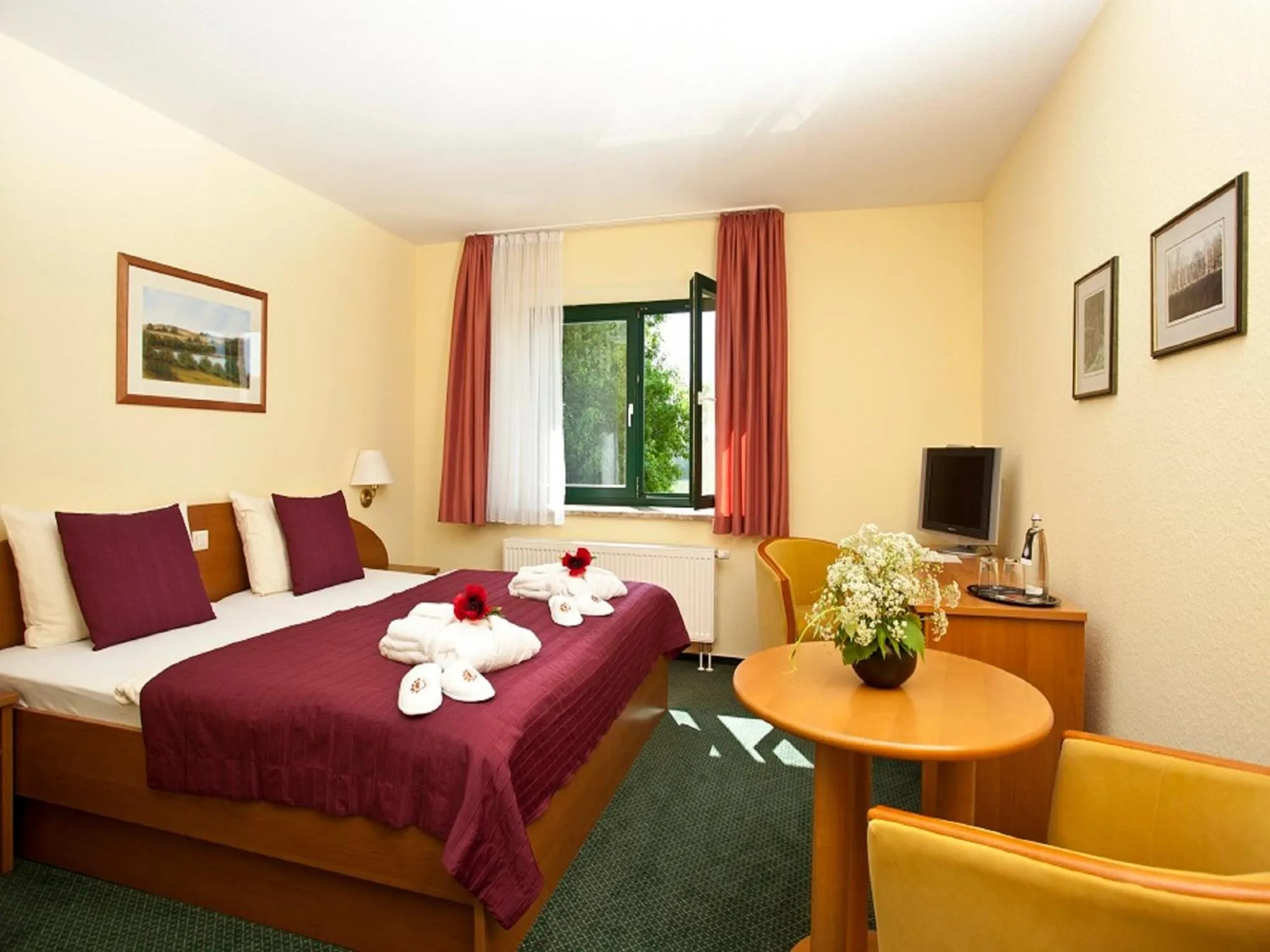 Photo of the whole room, Bed in Nationalparkhotel Kranichrast