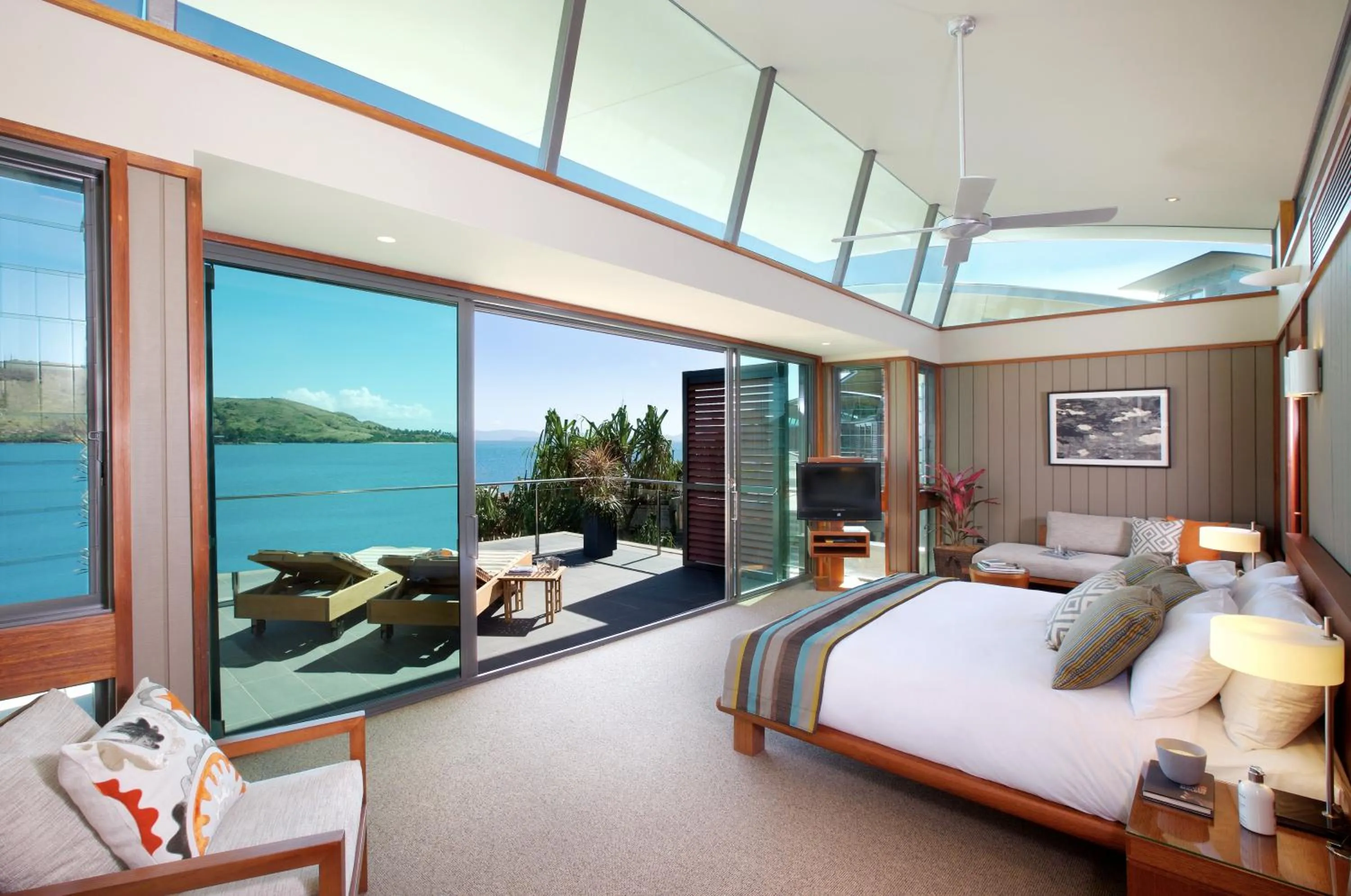 Bed in Yacht Club Villas