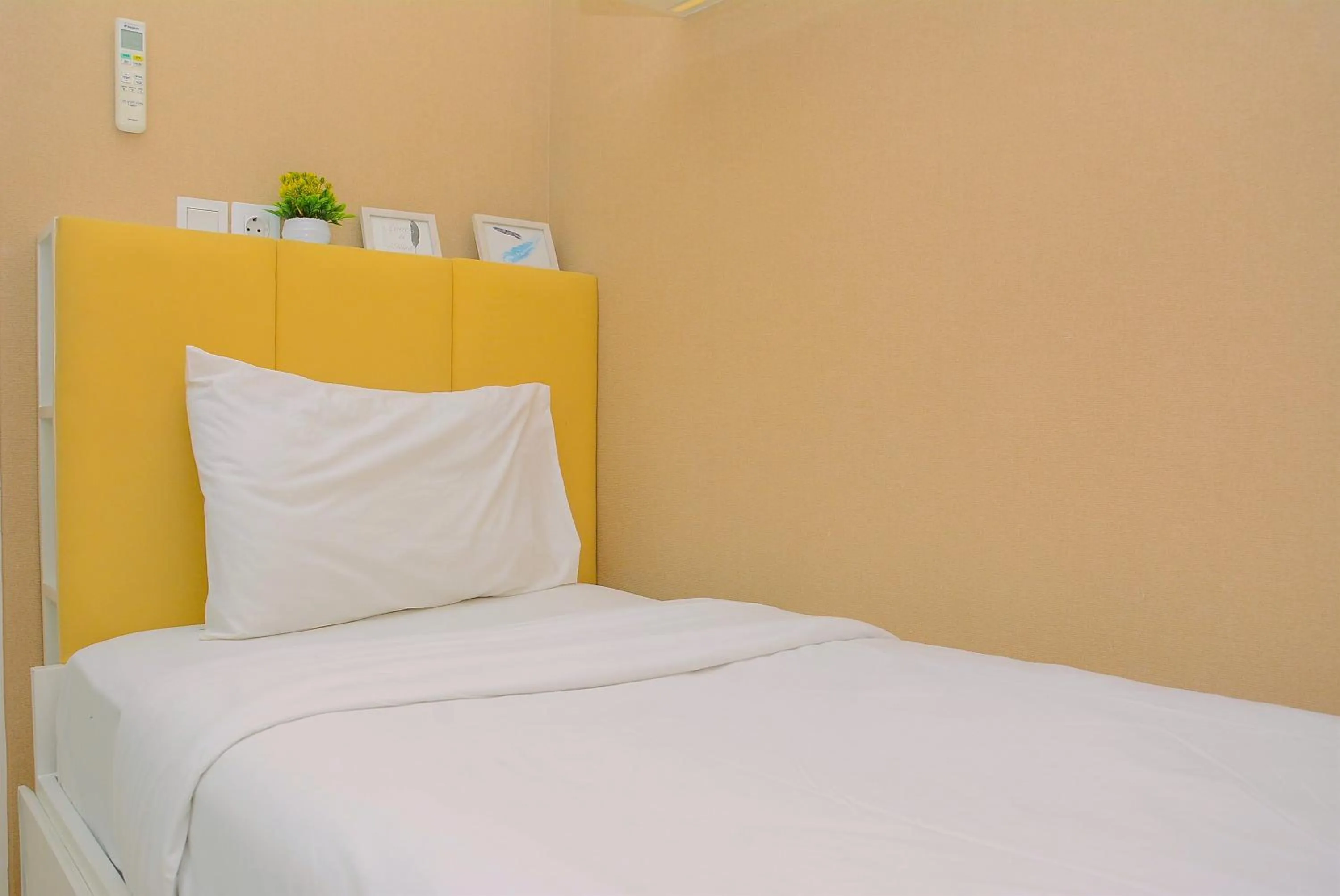 Bedroom, Bed in Comfy and Luxury 3BR Springlake Apartment By Travelio