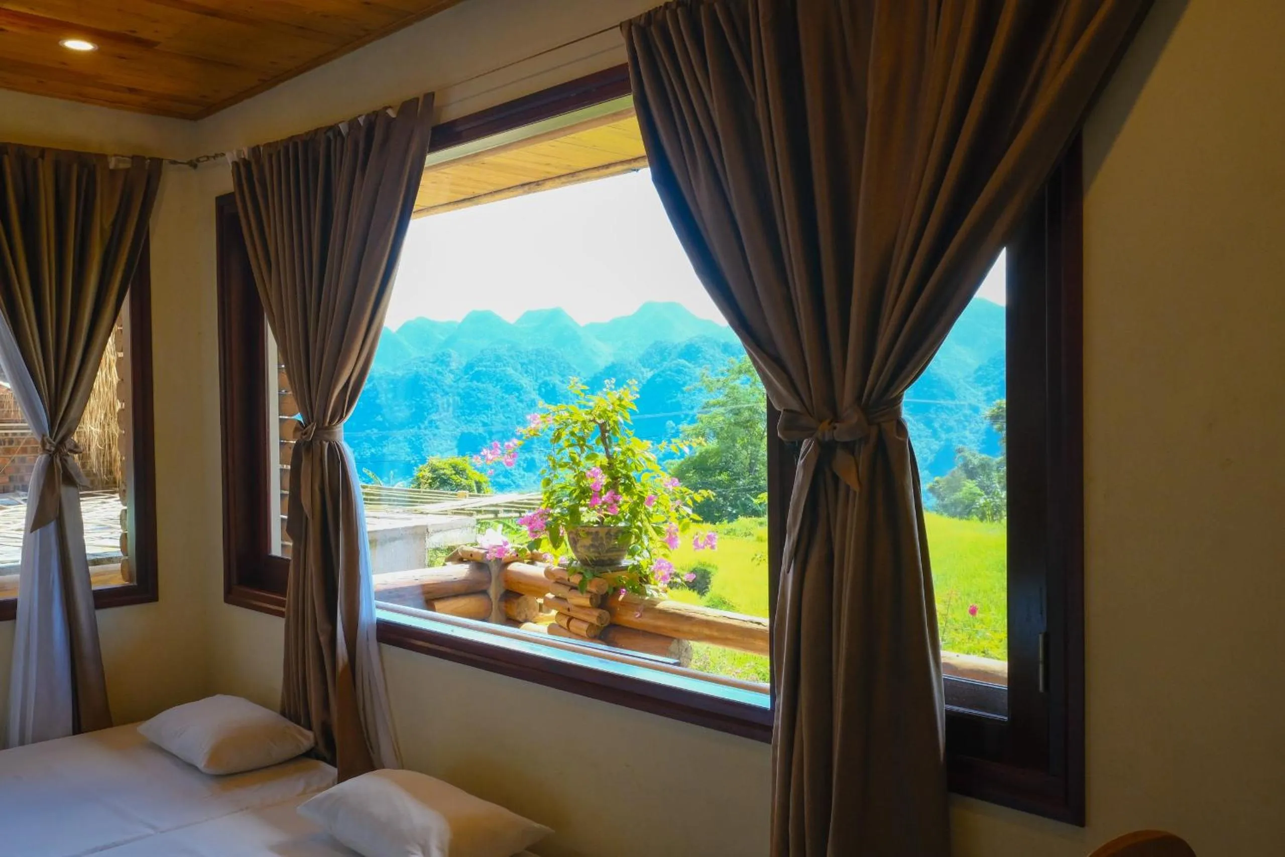 View (from property/room), Bed in Pu Luong Jungle Lodge
