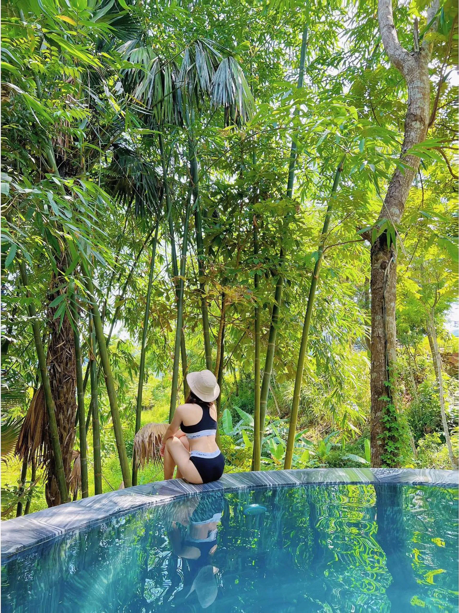 Guests in Pu Luong Jungle Lodge