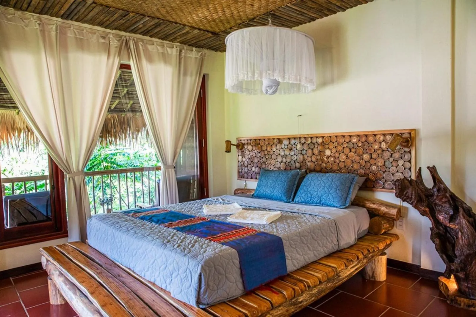 Bed in Pu Luong Jungle Lodge