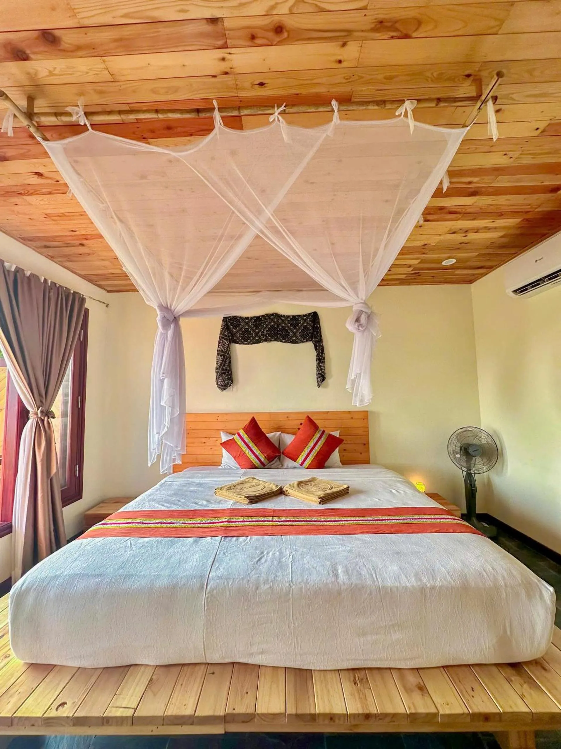 Bed in Pu Luong Jungle Lodge