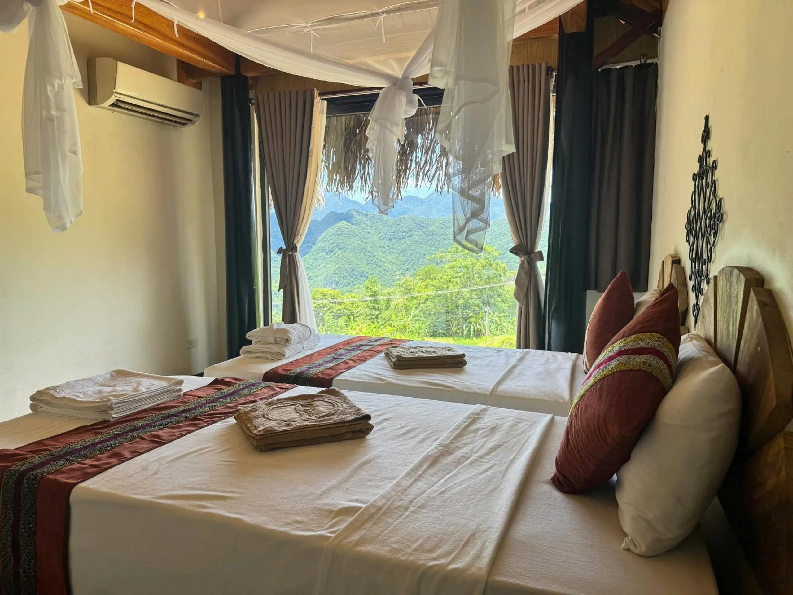 Bed in Pu Luong Jungle Lodge