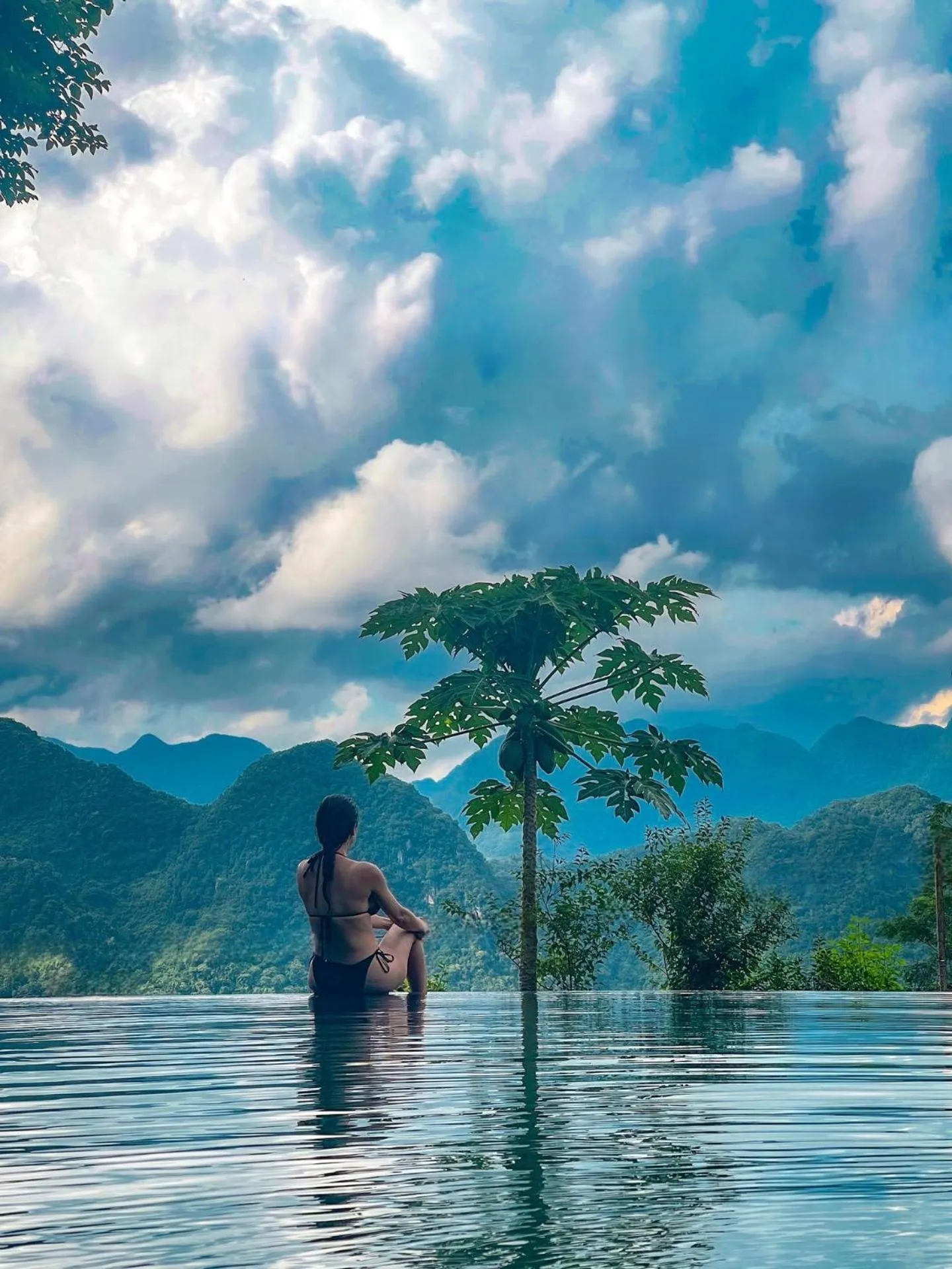 Guests in Pu Luong Jungle Lodge