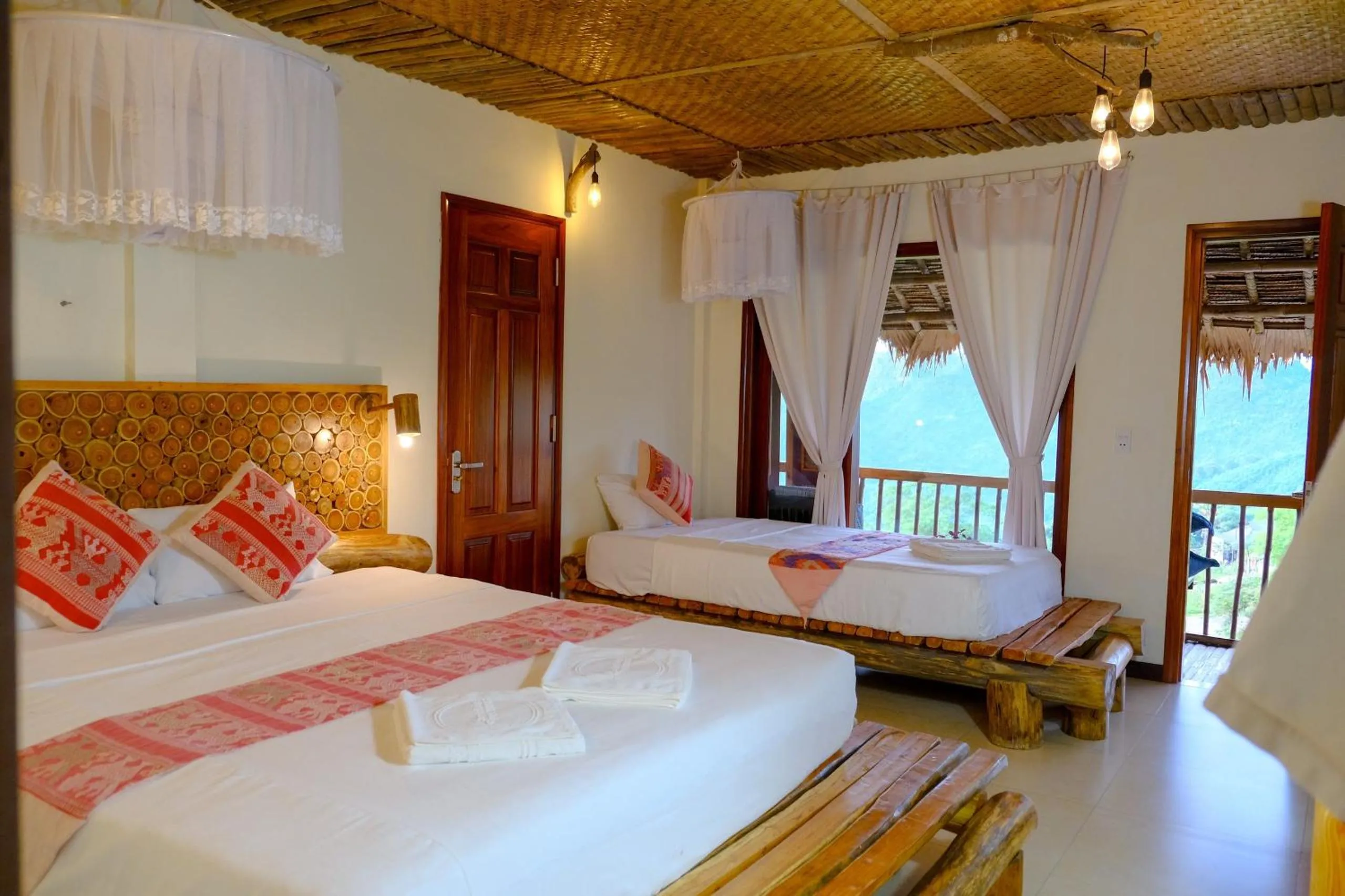 Bed in Pu Luong Jungle Lodge