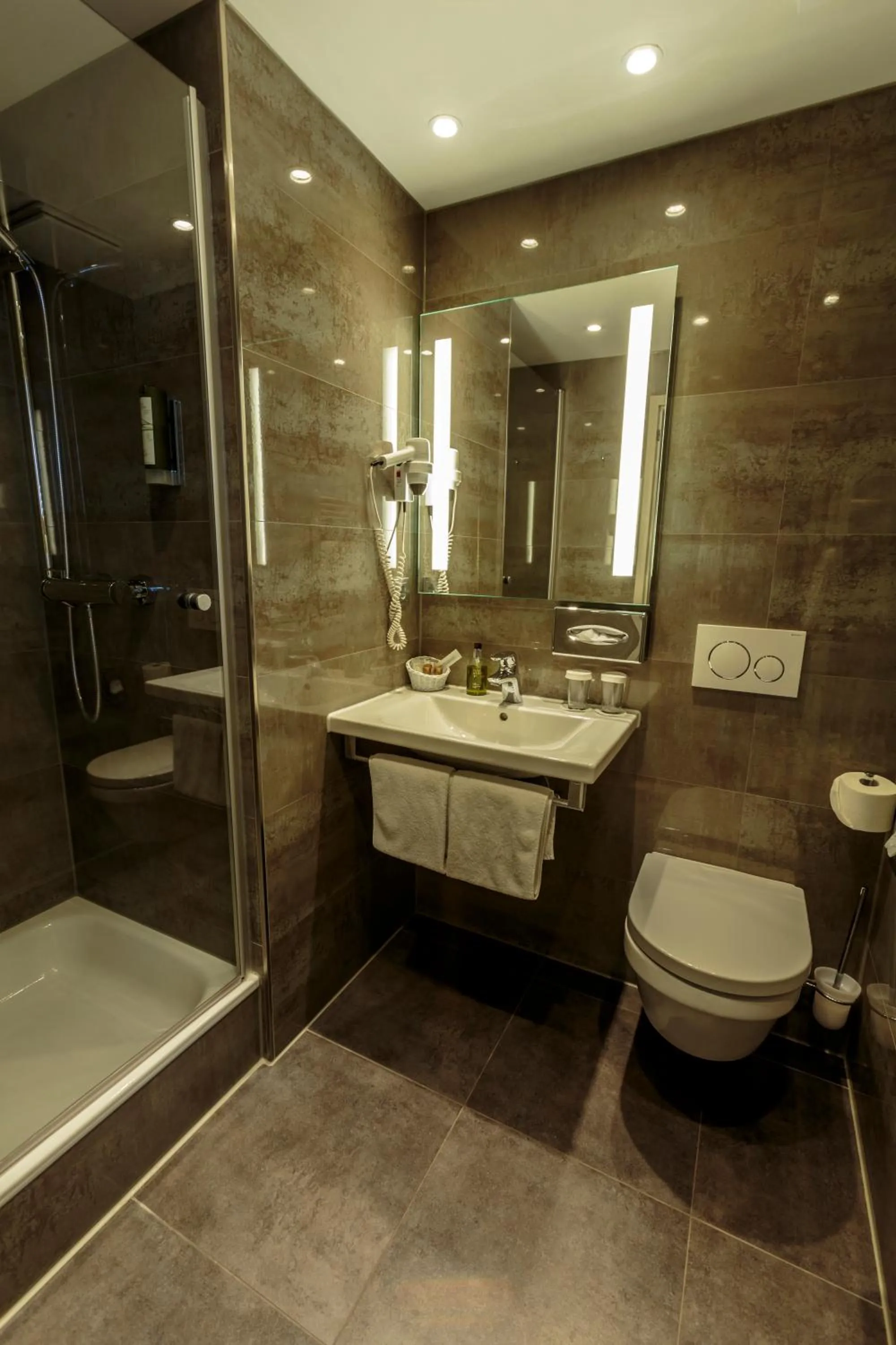 Bathroom in Parkhotel Güldene Berge