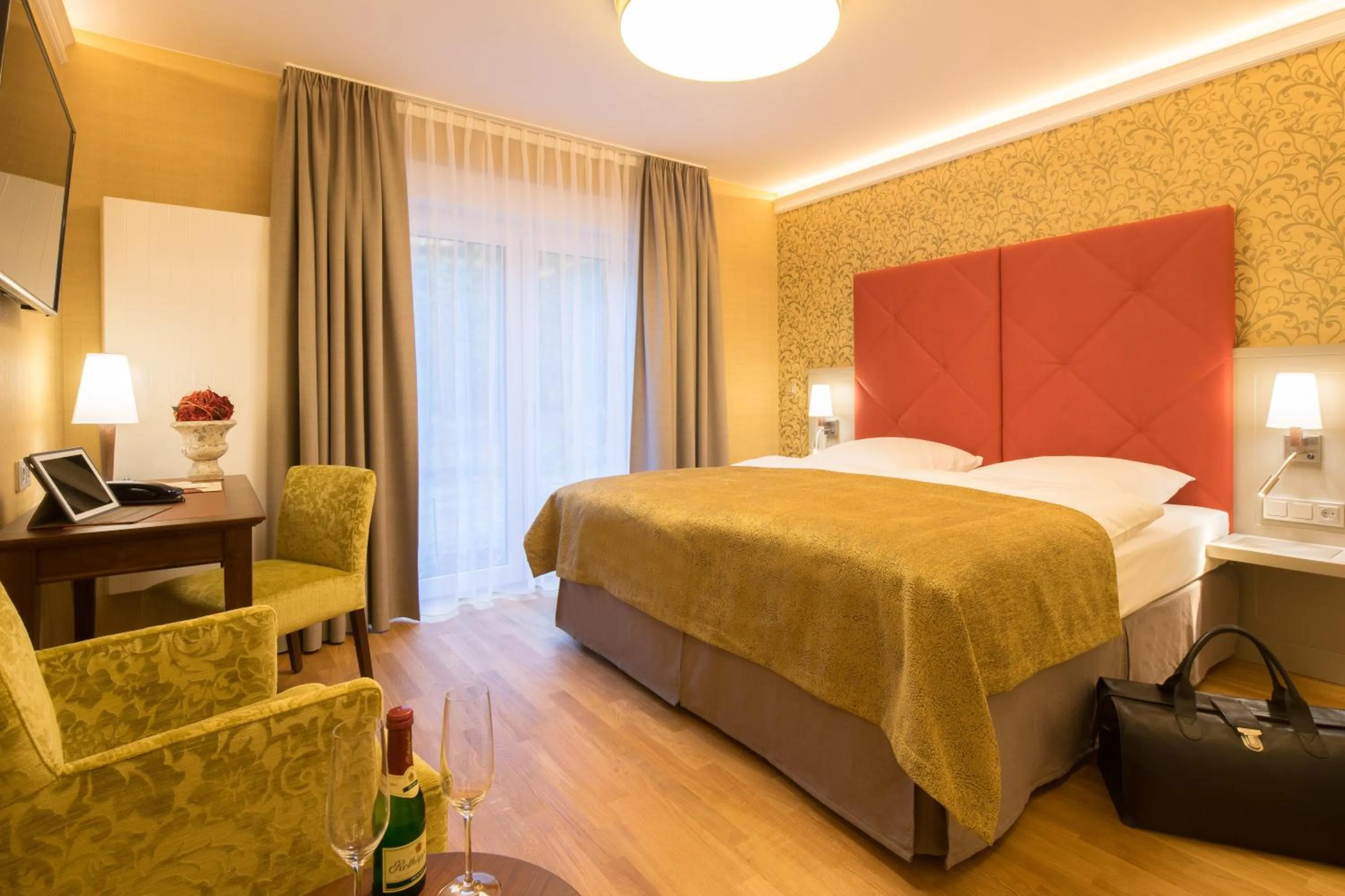 Photo of the whole room, Bed in Parkhotel Güldene Berge