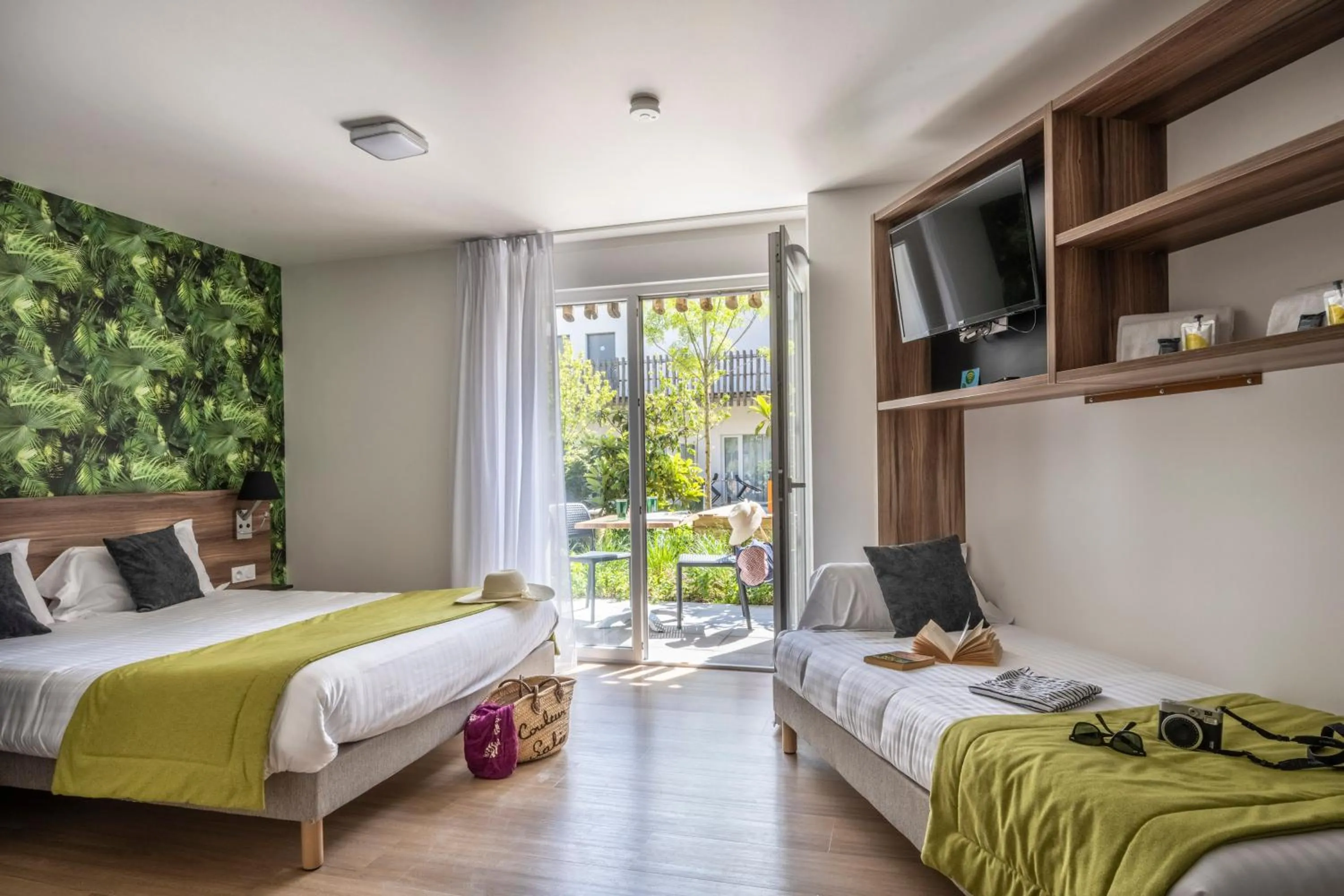 Photo of the whole room, Bed in ATHOME RESIDENCE ET SPA