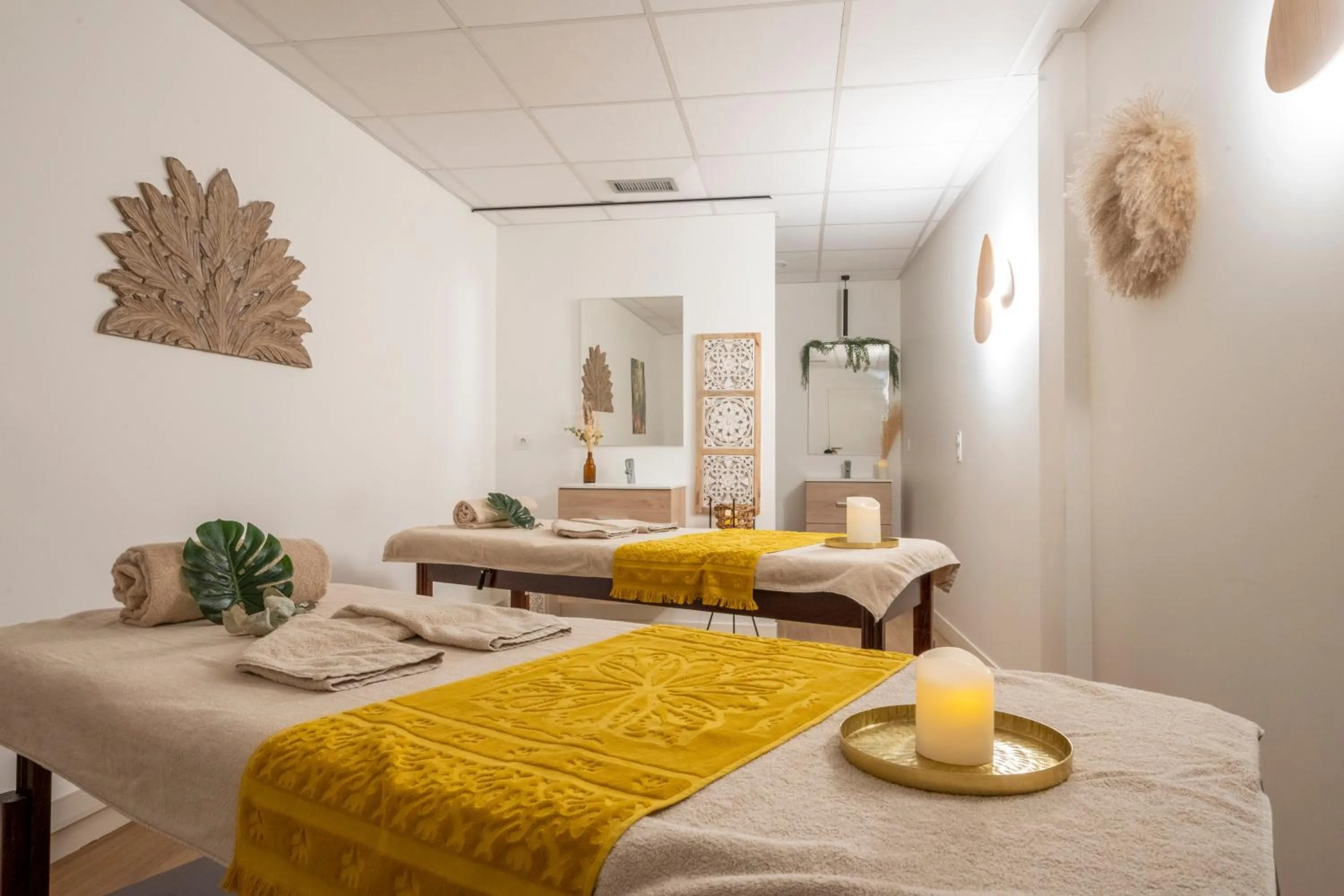 Massage, Bed in ATHOME RESIDENCE ET SPA
