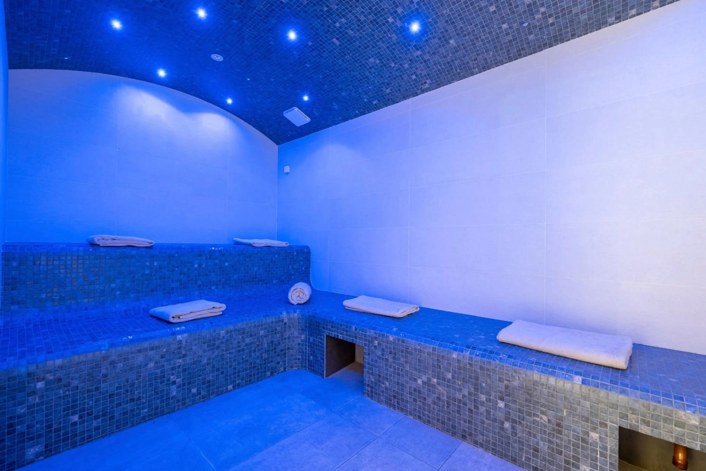 Steam room in ATHOME RESIDENCE ET SPA