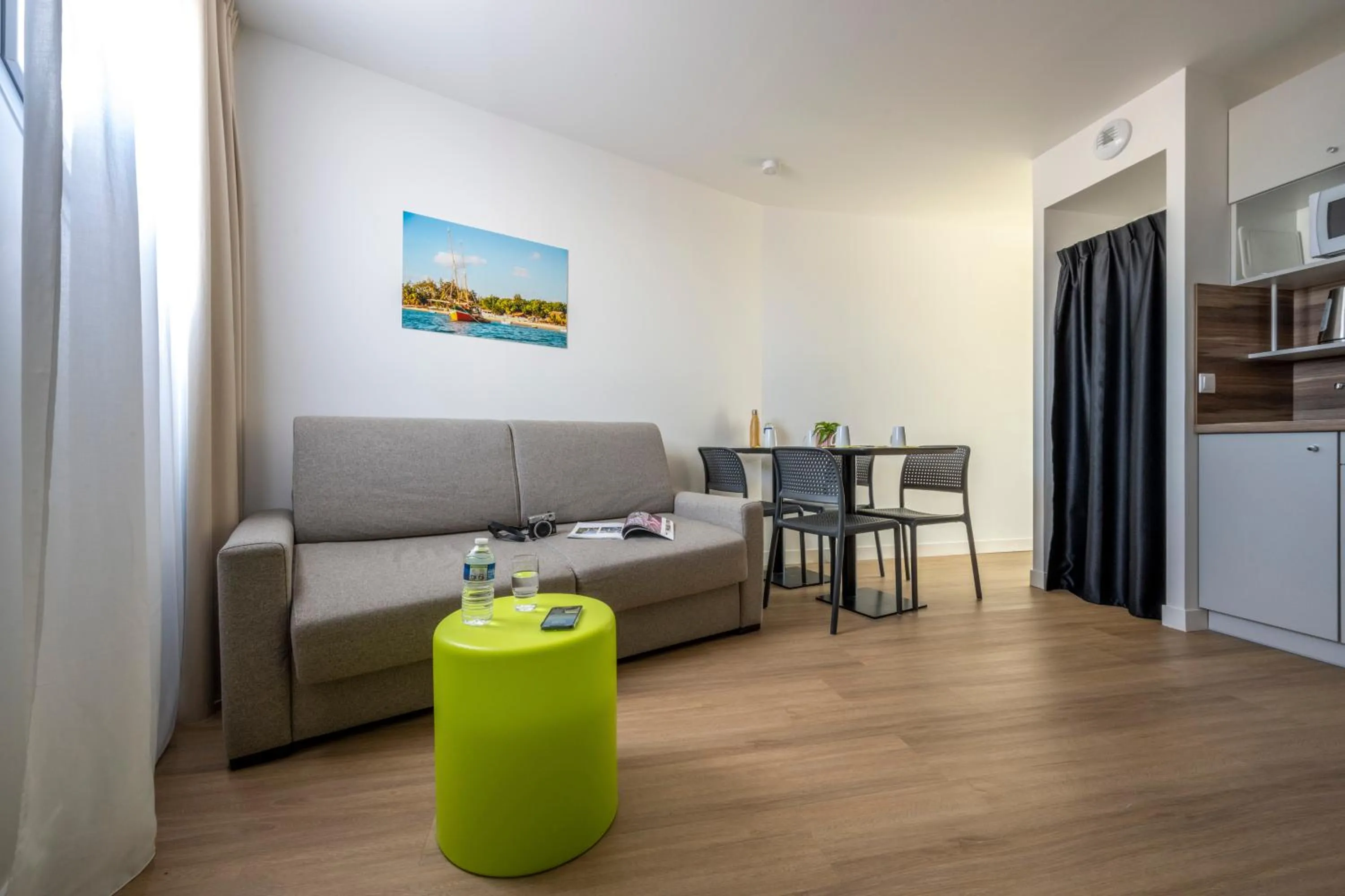 Kitchen or kitchenette in ATHOME RESIDENCE ET SPA