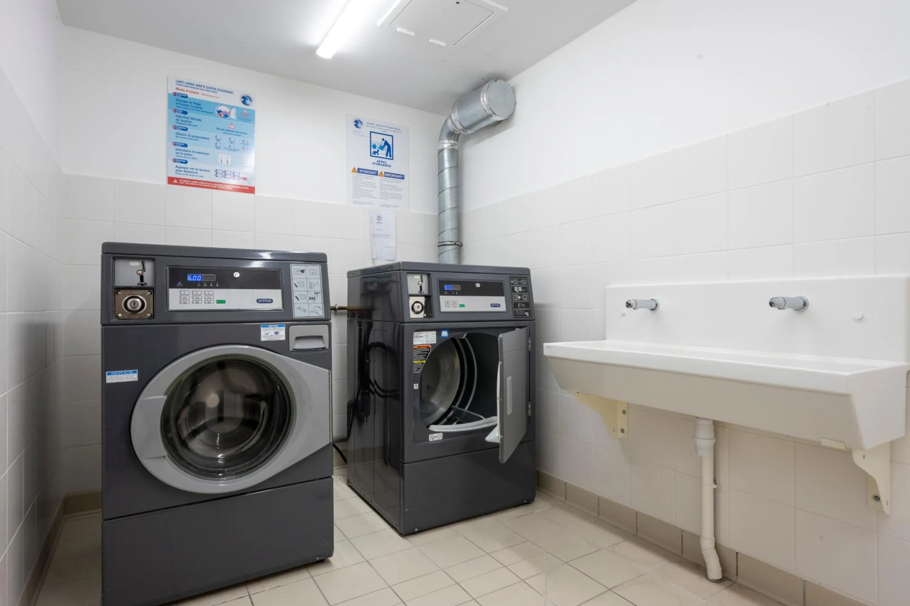 washing machine in ATHOME RESIDENCE ET SPA