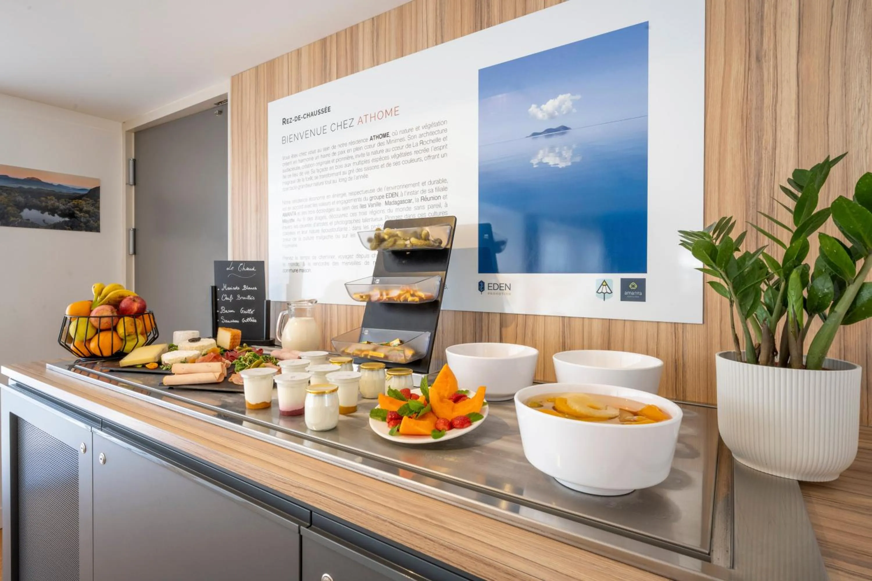 Buffet breakfast in ATHOME RESIDENCE ET SPA