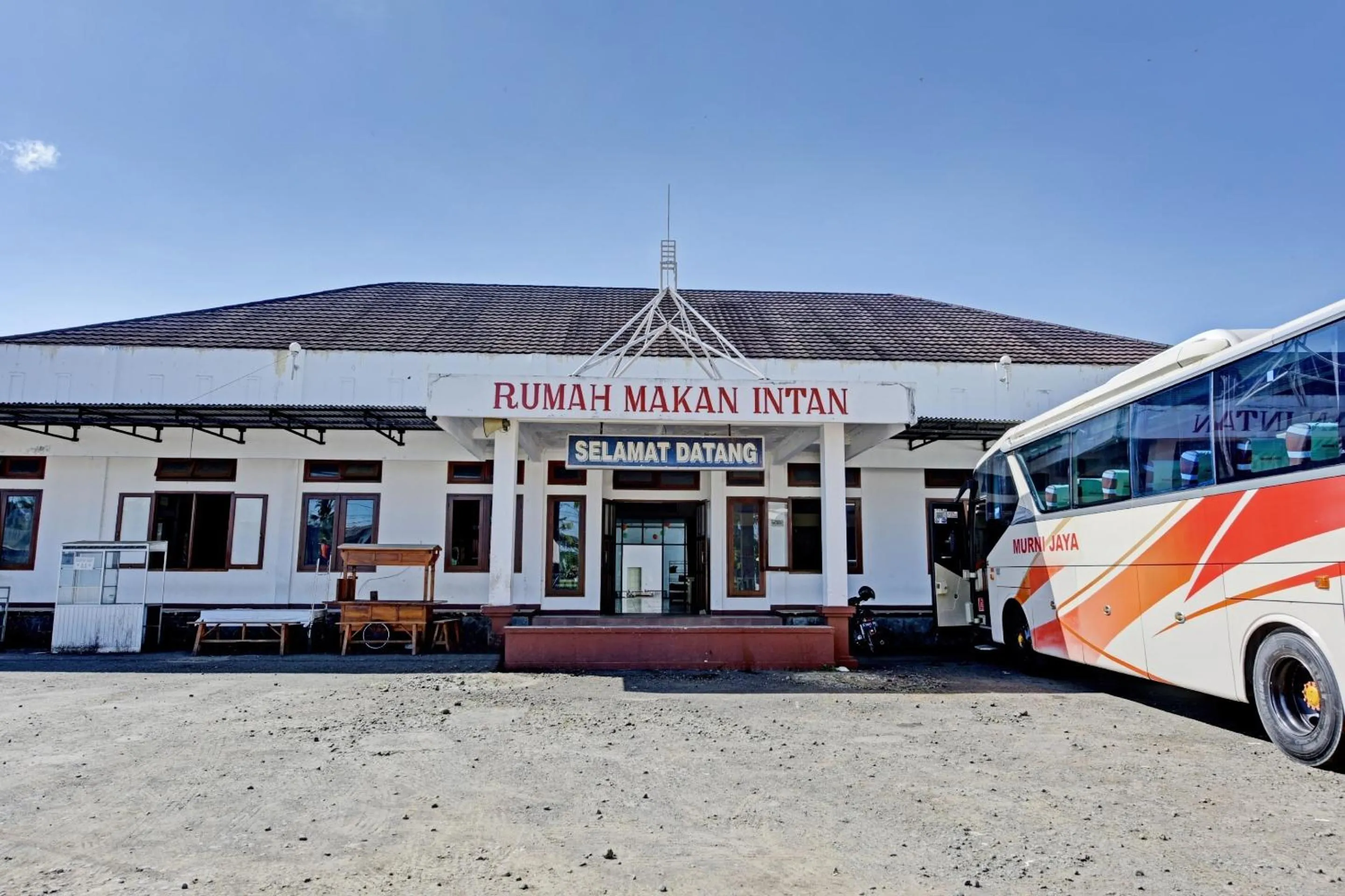 Facade/entrance in Hotel O Intan