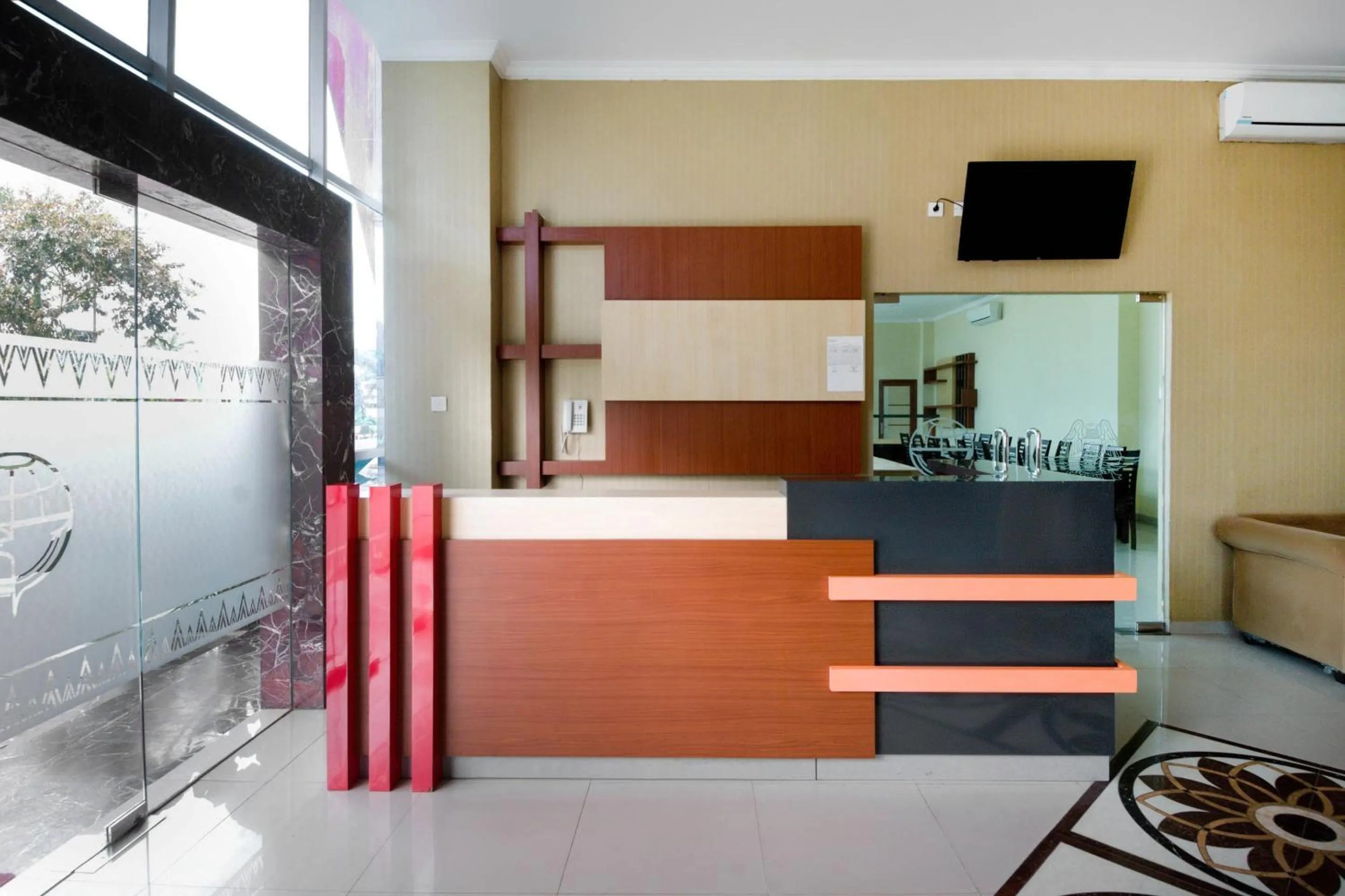 Lobby or reception in Collection O 3431 Hotel Alpha Bandara