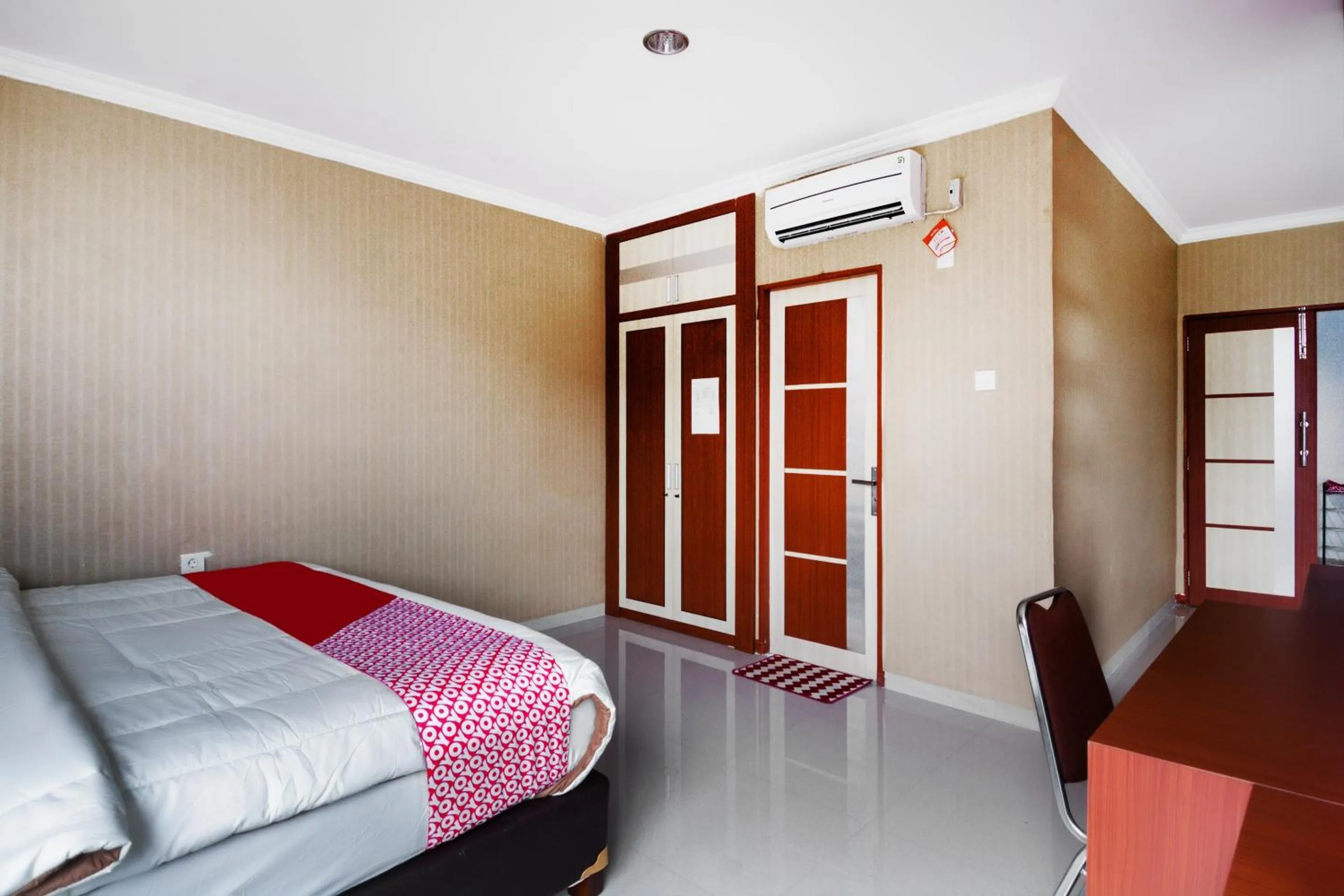 Bedroom, Bed in Collection O 3431 Hotel Alpha Bandara