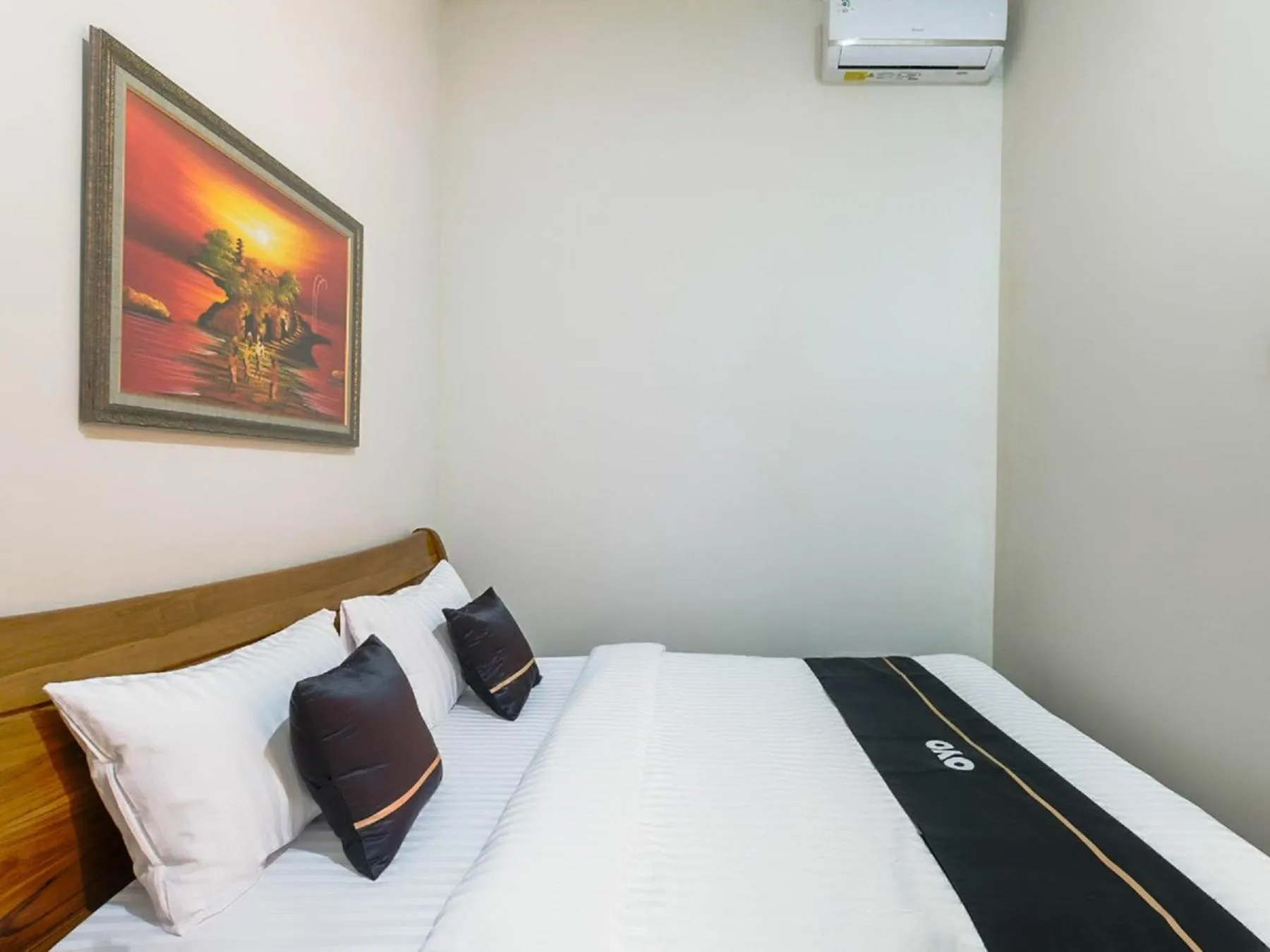 Bedroom, Bed in Collection O 3468 Ndalem Gusti Ayu