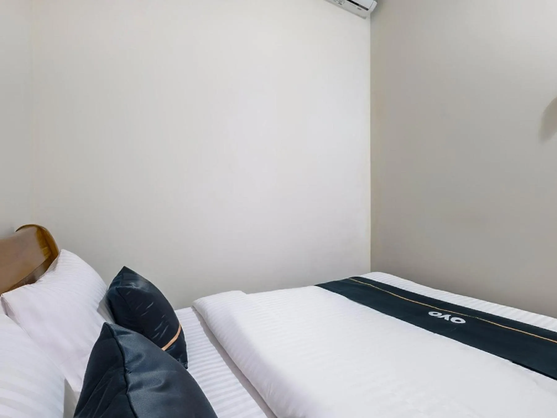 Bedroom, Bed in Collection O 3468 Ndalem Gusti Ayu