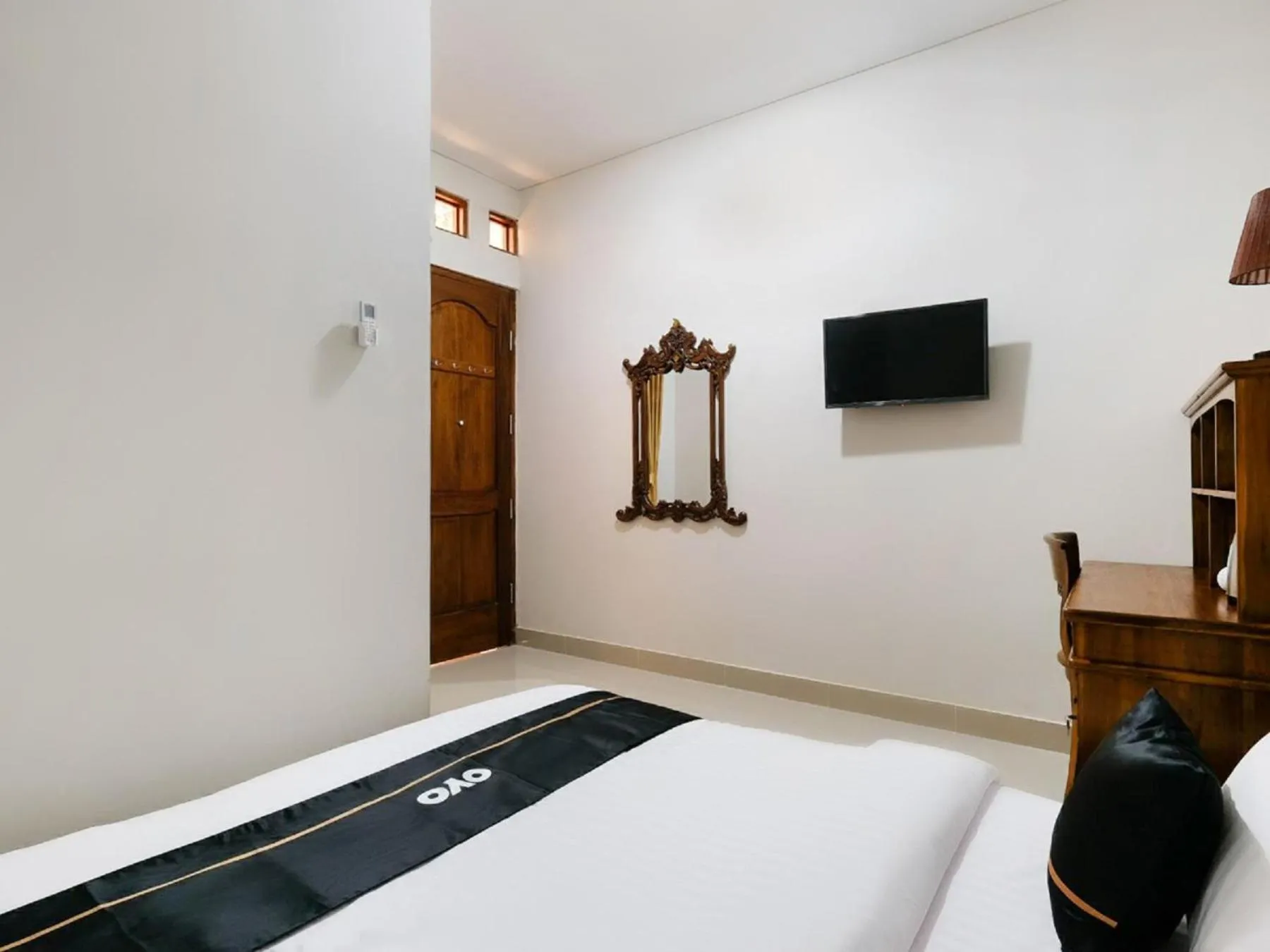 TV and multimedia, Bed in Collection O 3468 Ndalem Gusti Ayu
