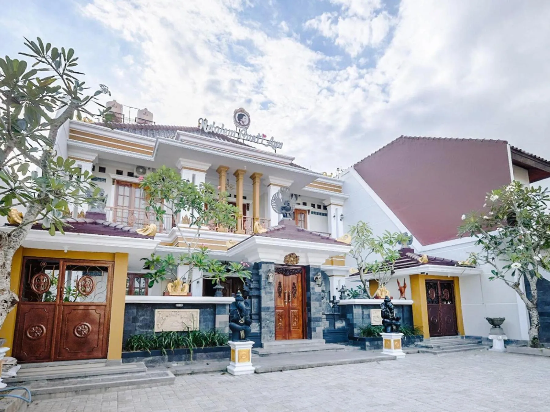 Facade/entrance in Collection O 3468 Ndalem Gusti Ayu