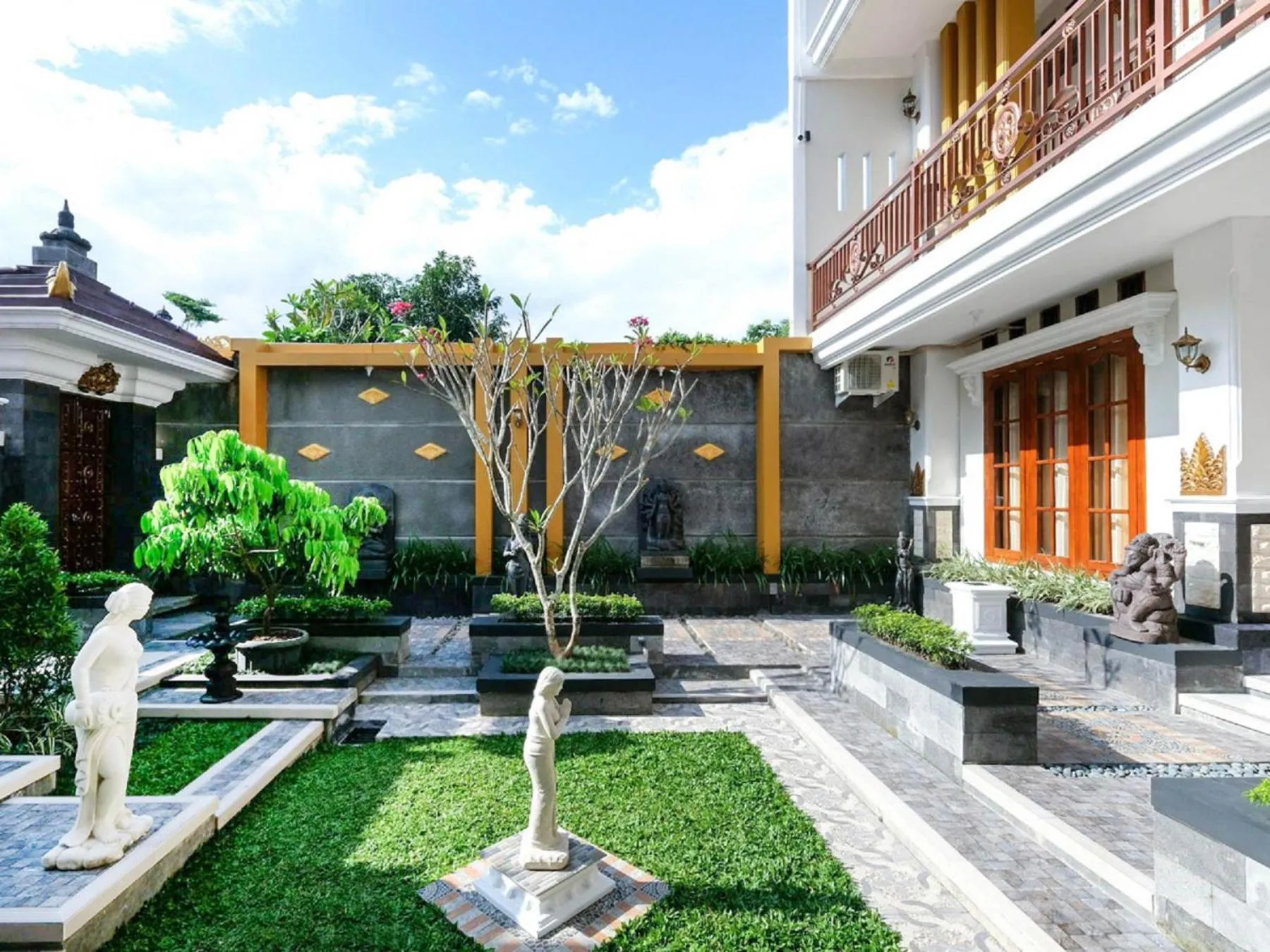 Garden in Collection O 3468 Ndalem Gusti Ayu