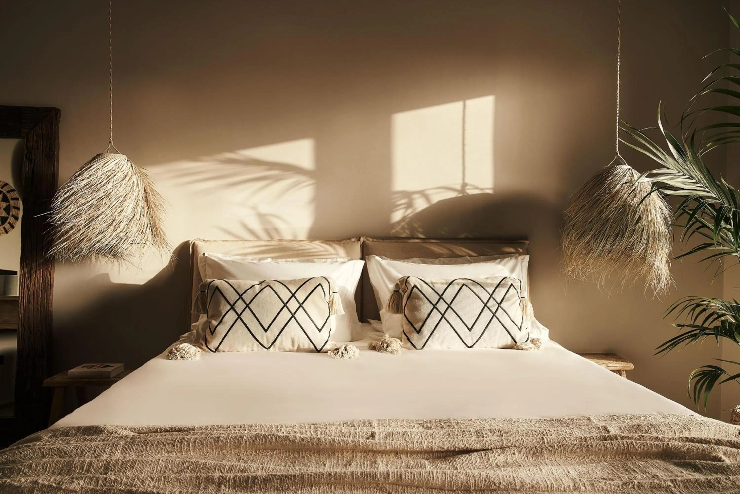 Photo of the whole room, Bed in Amyth of Mykonos Agios Stefanos