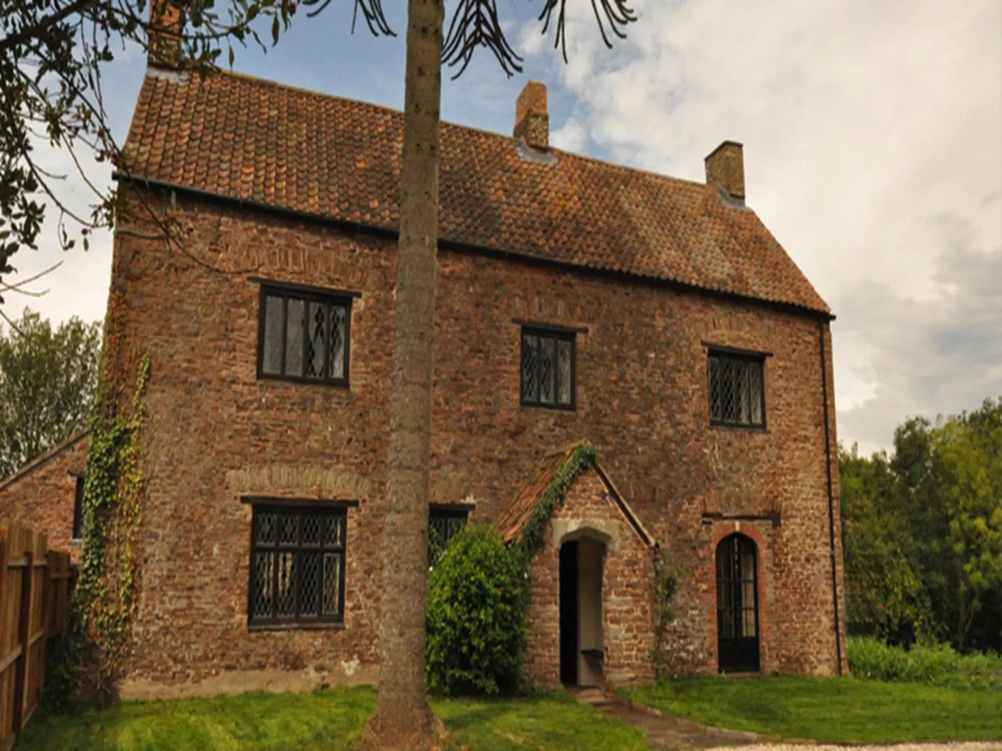 Facade/entrance in Langley Inn