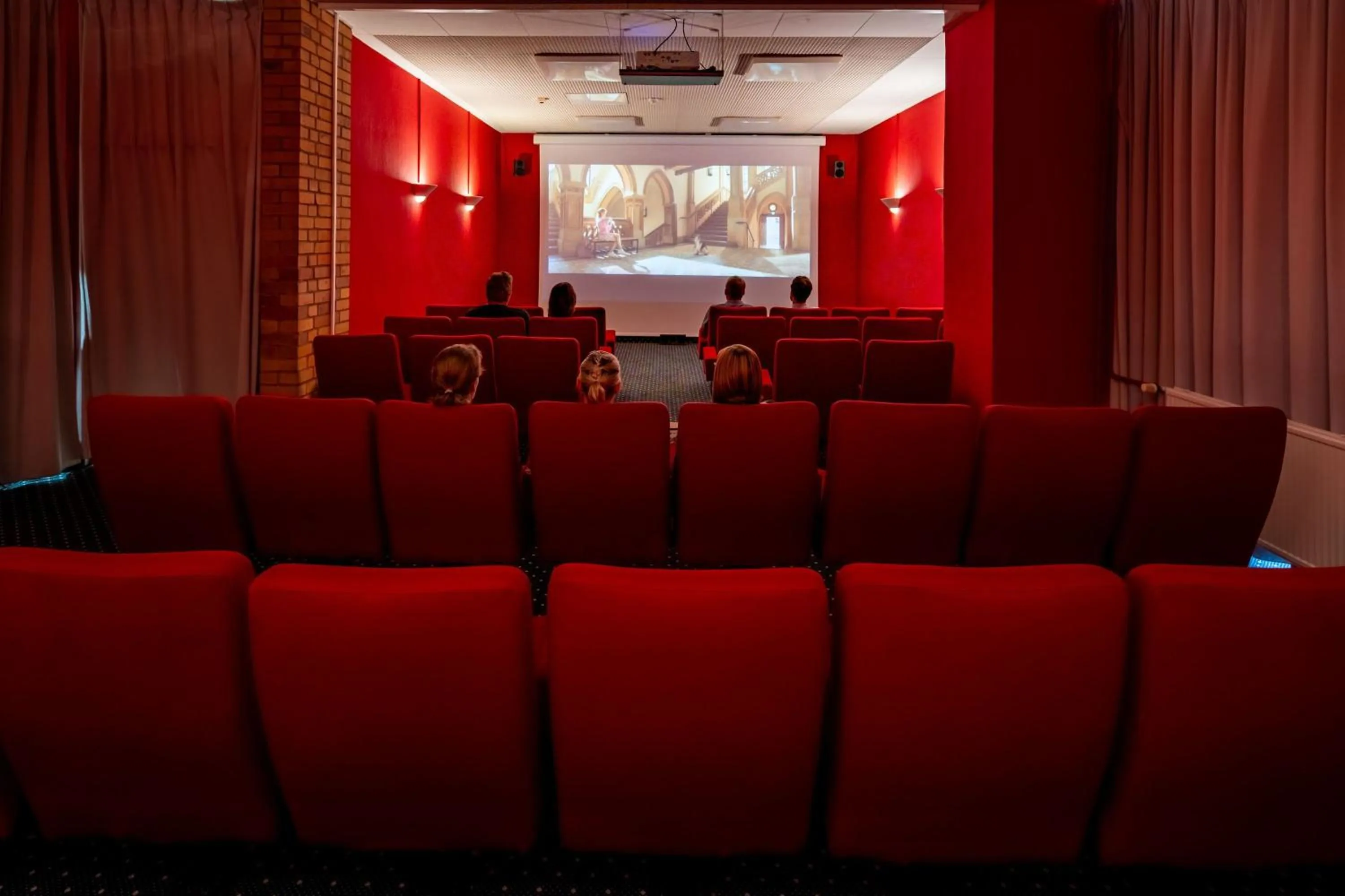 Communal lounge/ TV room in AHORN Seehotel Templin