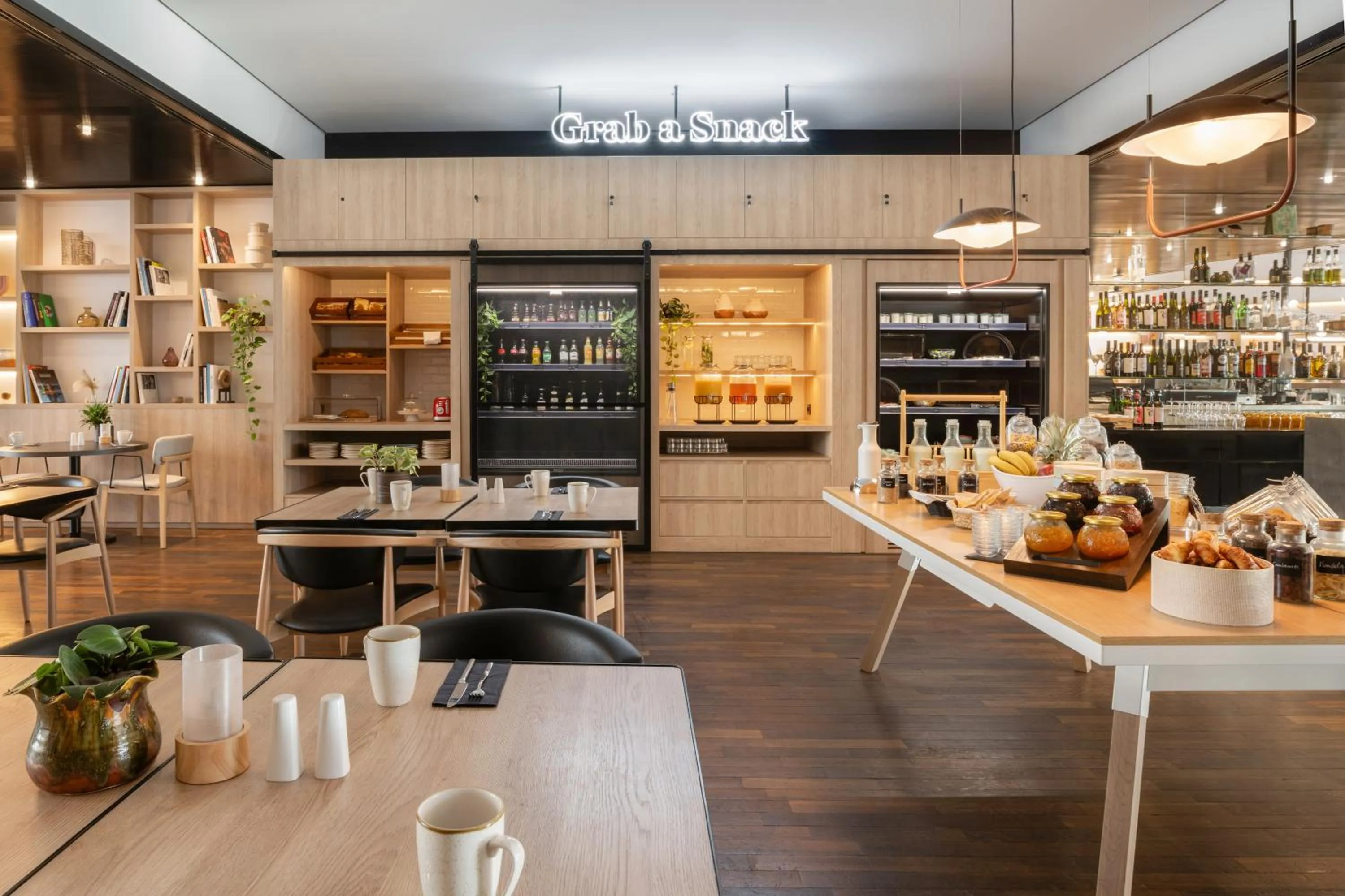 Restaurant/places to eat in INNSiDE by Meliá Düsseldorf Seestern