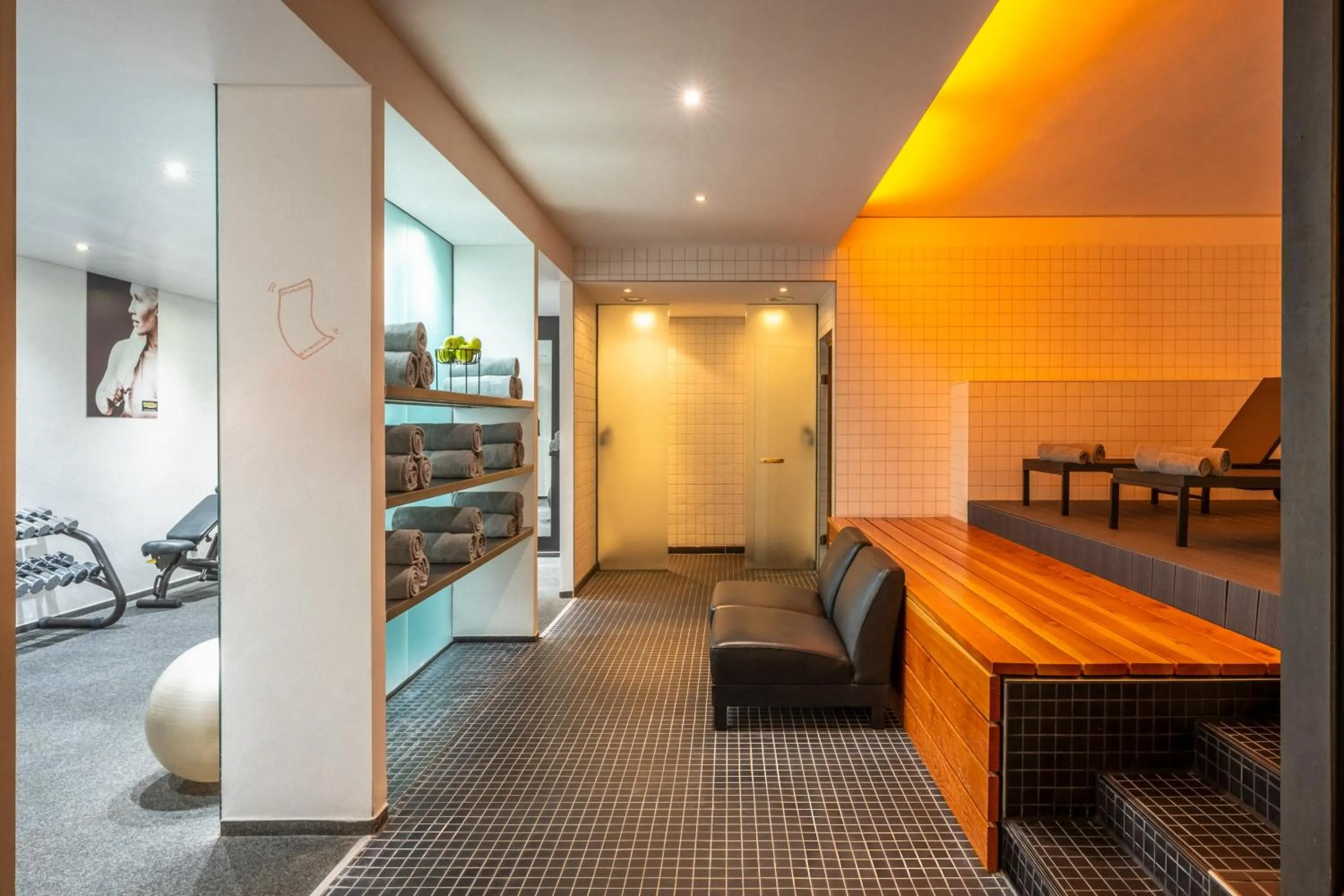 Fitness centre/facilities, Bed in INNSiDE by Meliá Düsseldorf Seestern