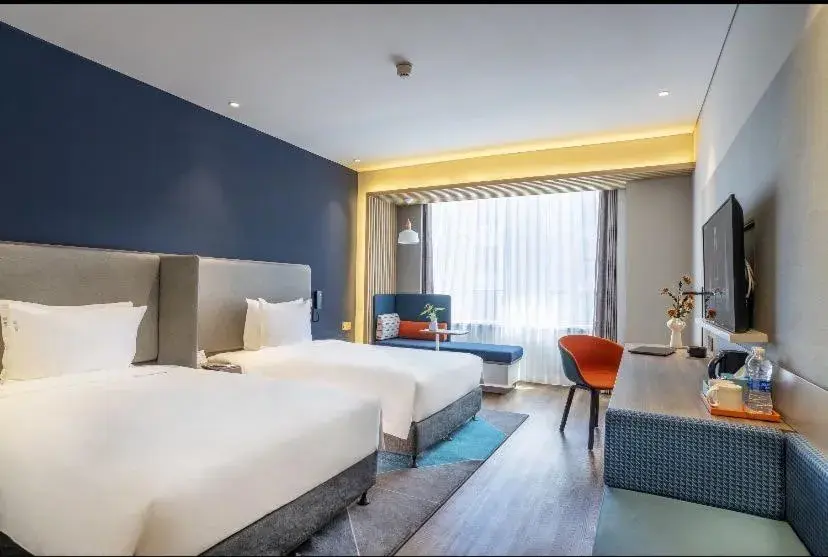 Standard Twin Room with City View in Holiday Inn Express Urumqi Station by IHG Standard Twin Room with City View in Holiday Inn Express Urumqi Station by IHG