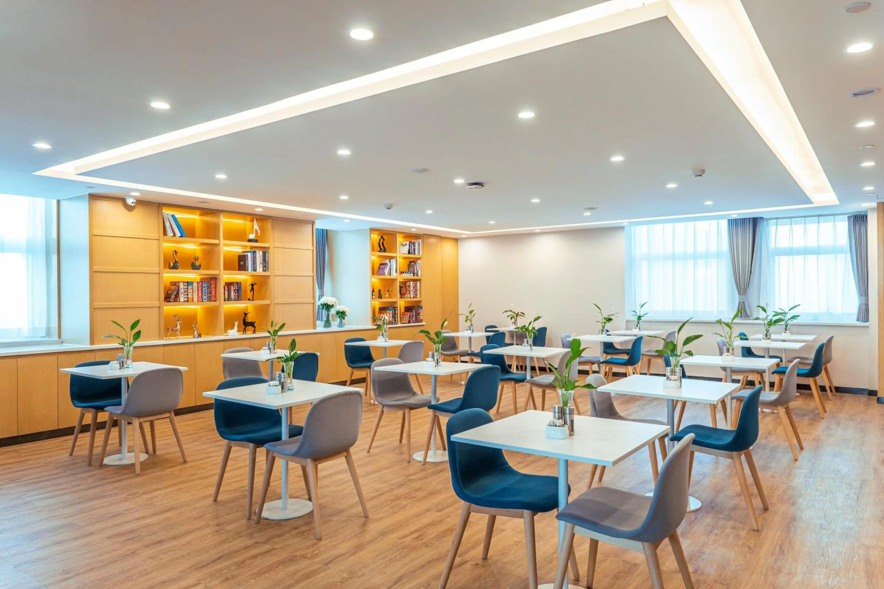 Breakfast in Holiday Inn Express Urumqi Station by IHG