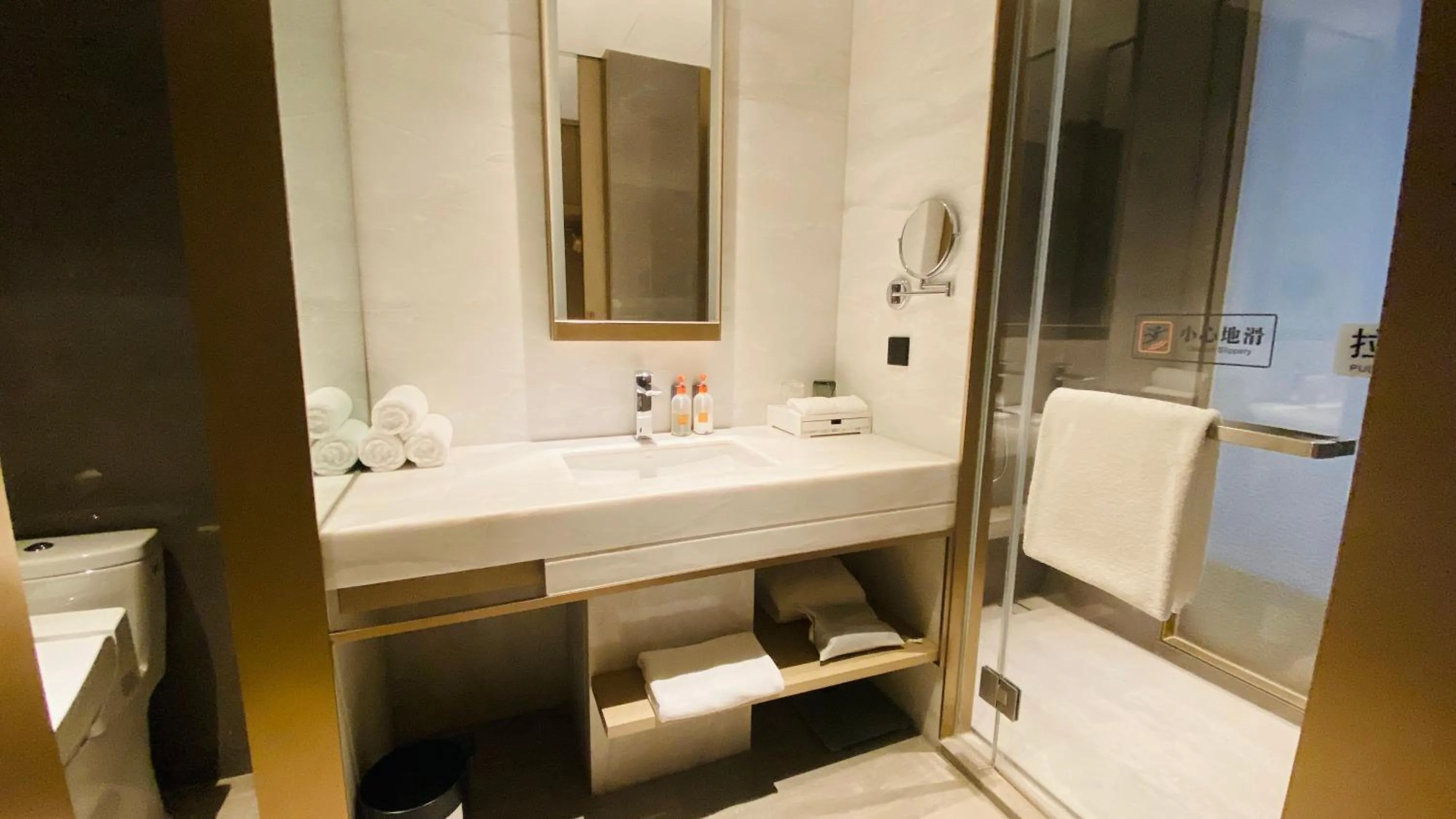 Toilet in Crowne Plaza Fuzhou South by IHG