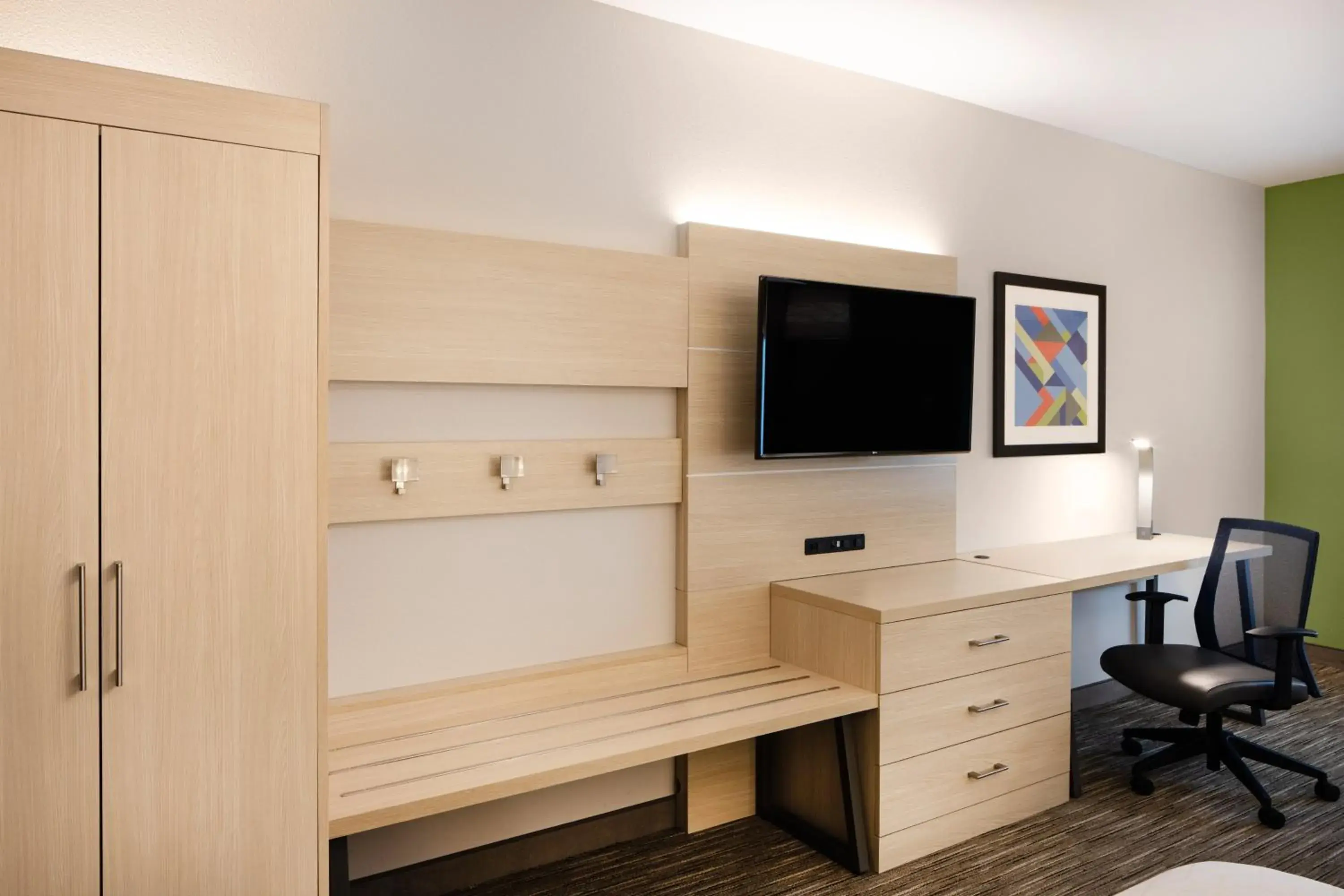 Queen Suite with Two Queen Beds Hearing Accessible Bathtub - Non-Smoking in Holiday Inn Express & Suites Ft Myers Beach-Sanibel Gateway by IHG Queen Suite with Two Queen Beds Hearing Accessible Bathtub - Non-Smoking in Holiday Inn Express & Suites Ft Myers Beach-Sanibel Gateway by IHG