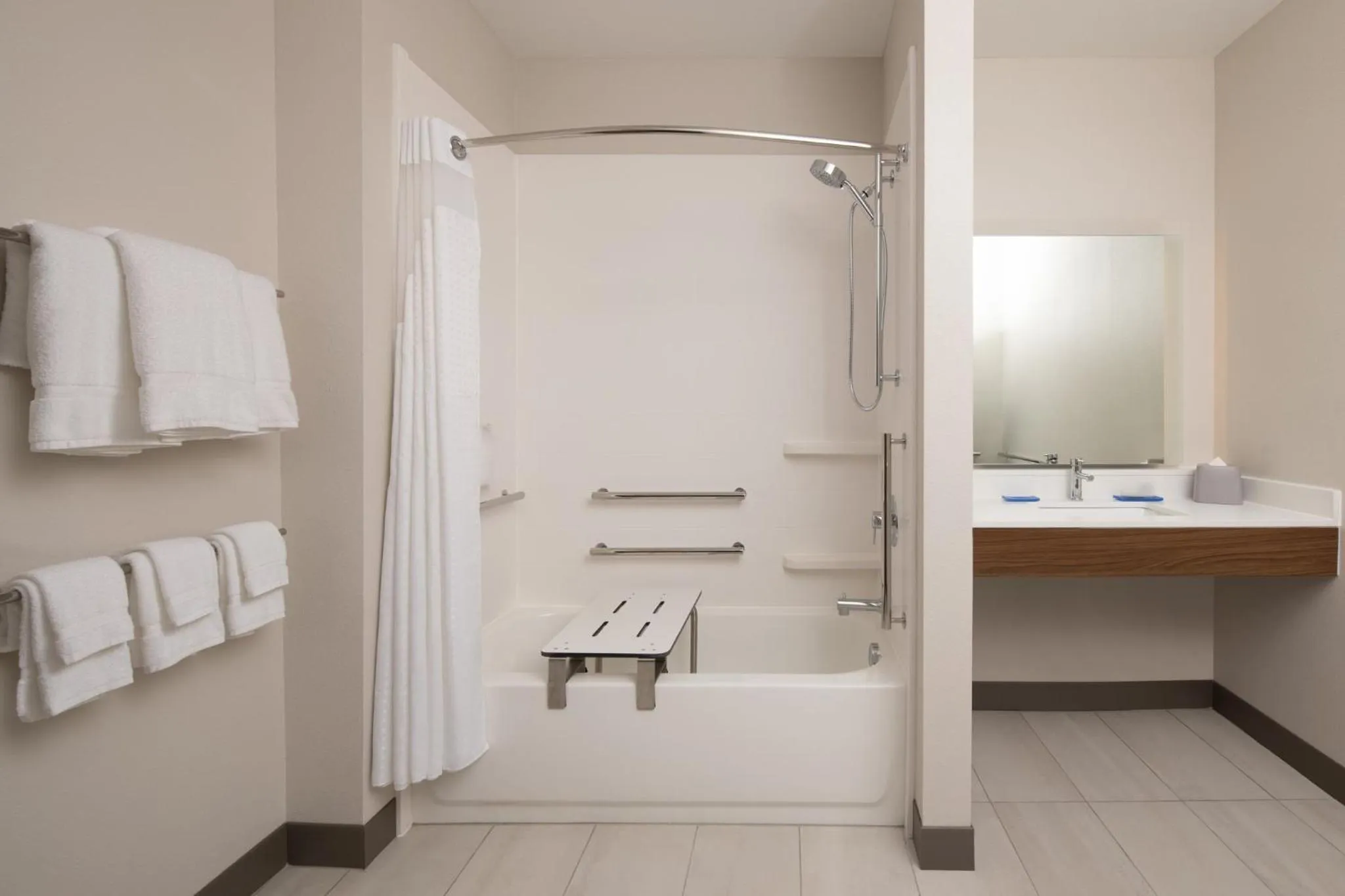 Photo of the whole room in Holiday Inn Express & Suites Ft Myers Beach-Sanibel Gateway by IHG