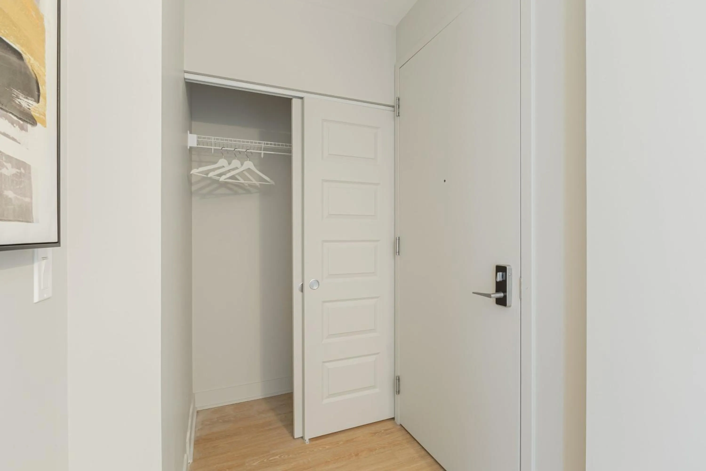 wardrobe in Griffintown Hôtel