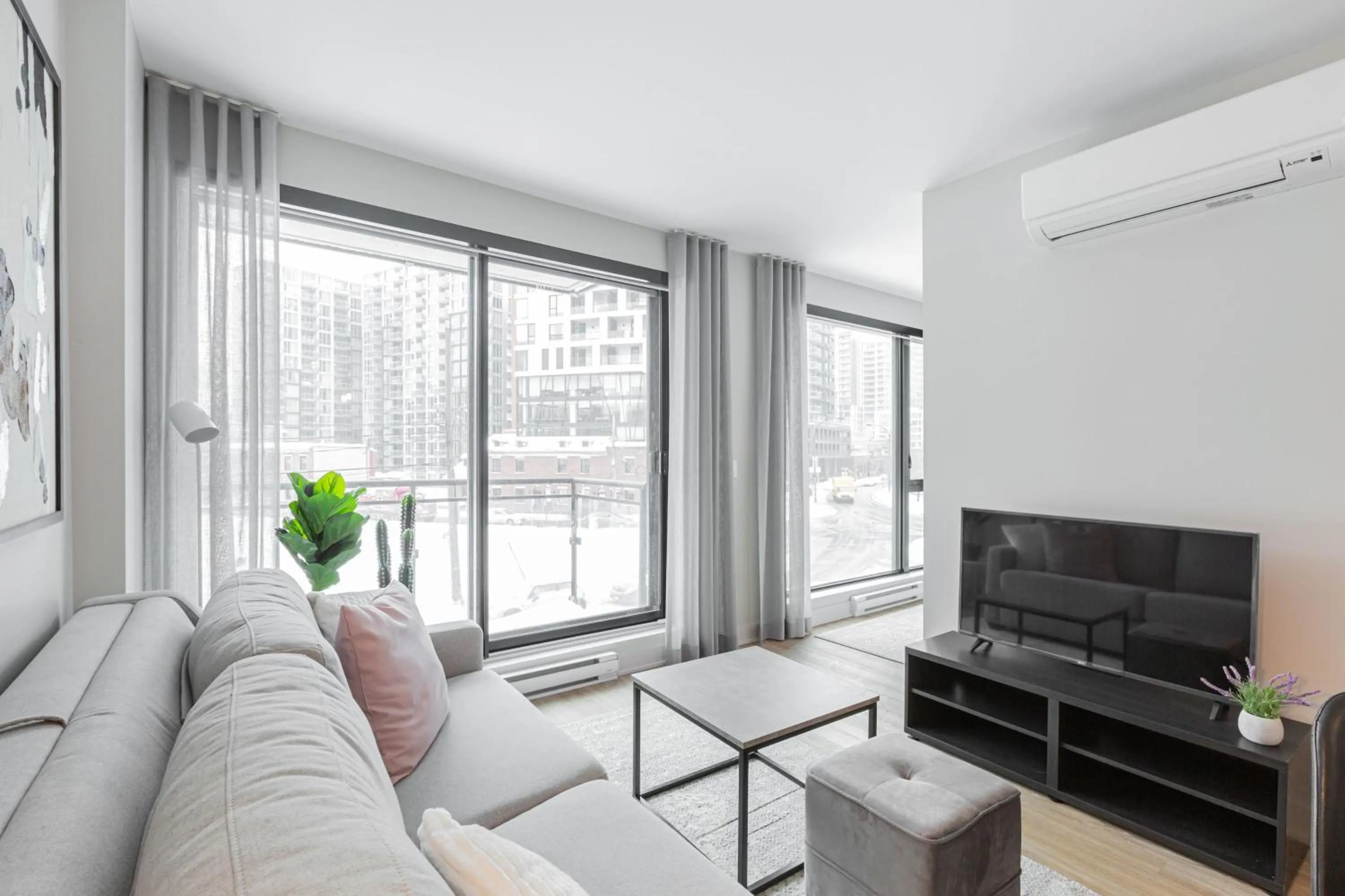 TV and multimedia in Griffintown Hôtel