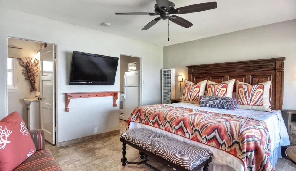 Bed in Beachcomber Inn