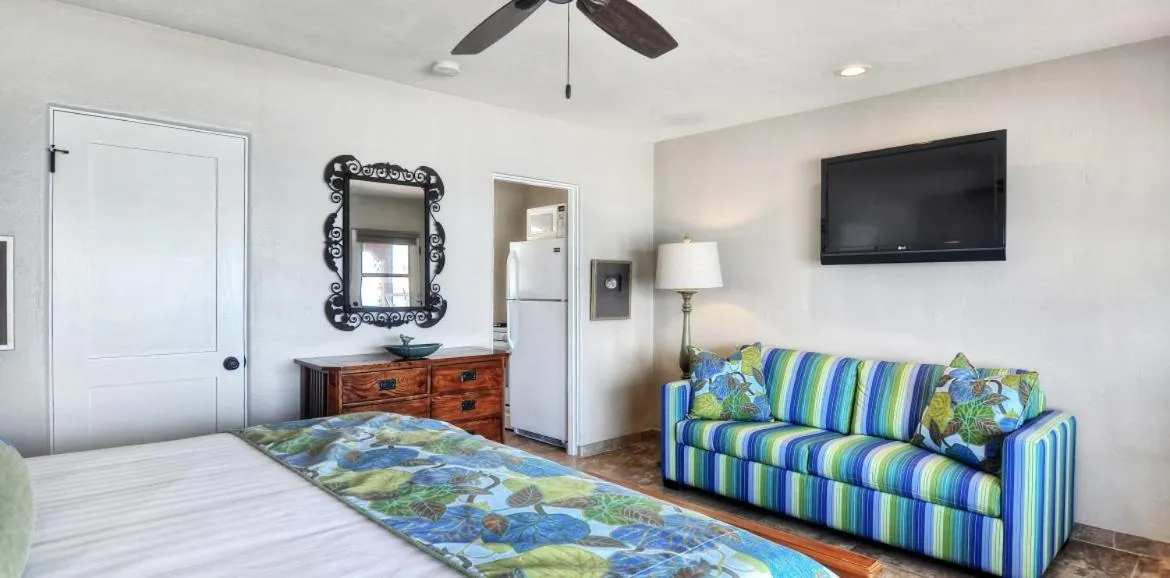 Bed in Beachcomber Inn