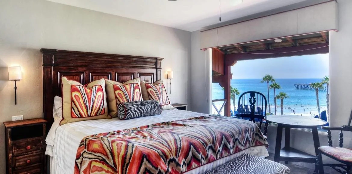 Bed in Beachcomber Inn