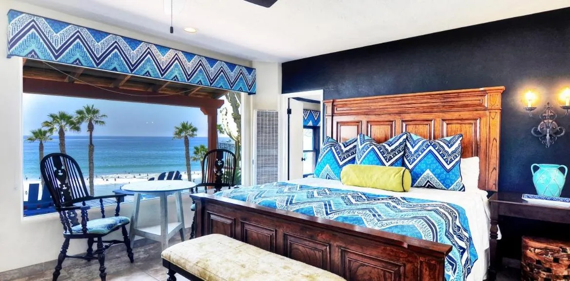 Bed in Beachcomber Inn