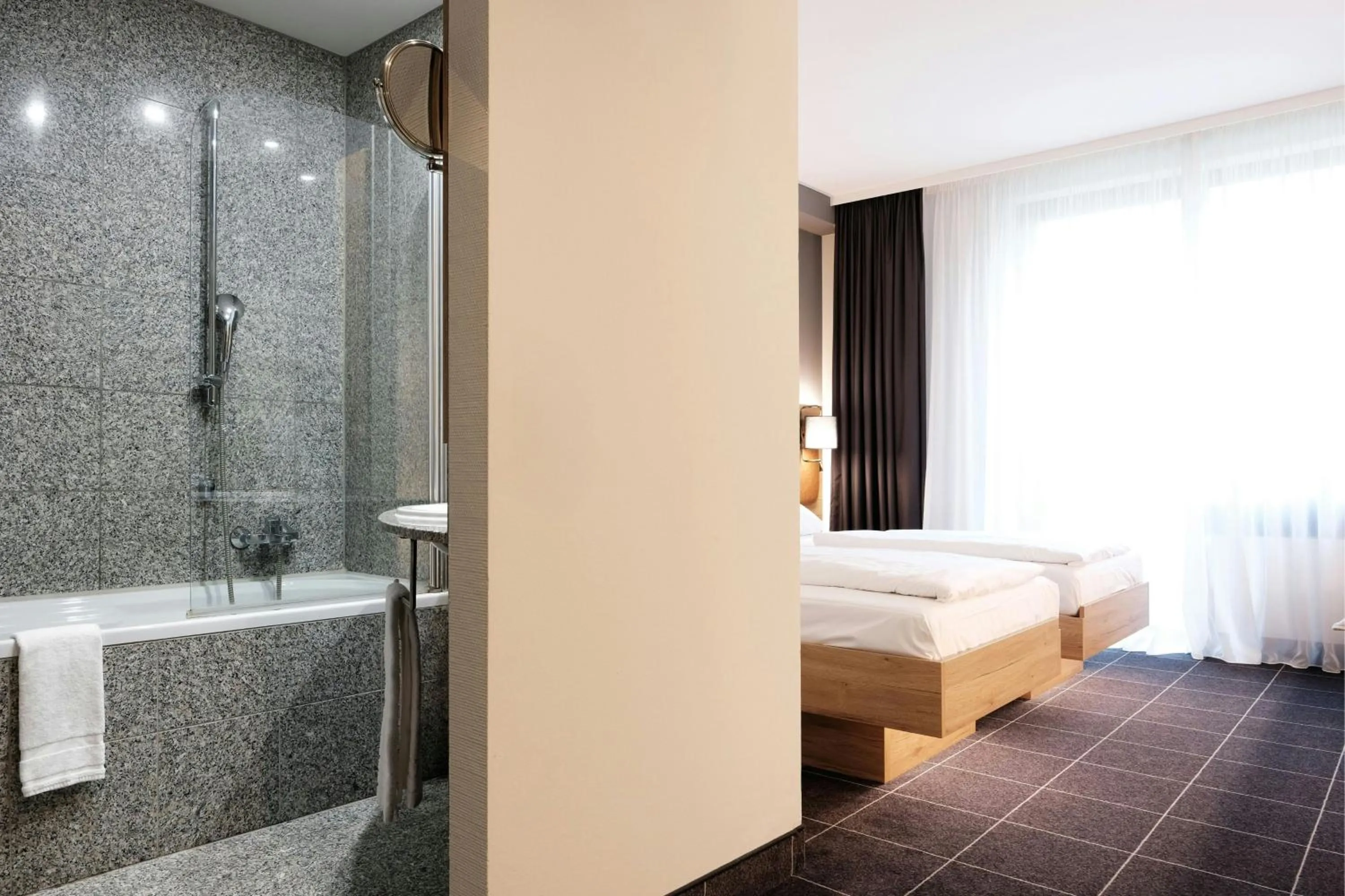 Photo of the whole room, Bed in Four Points Flex by Sheraton Ratingen Düsseldorf Airport