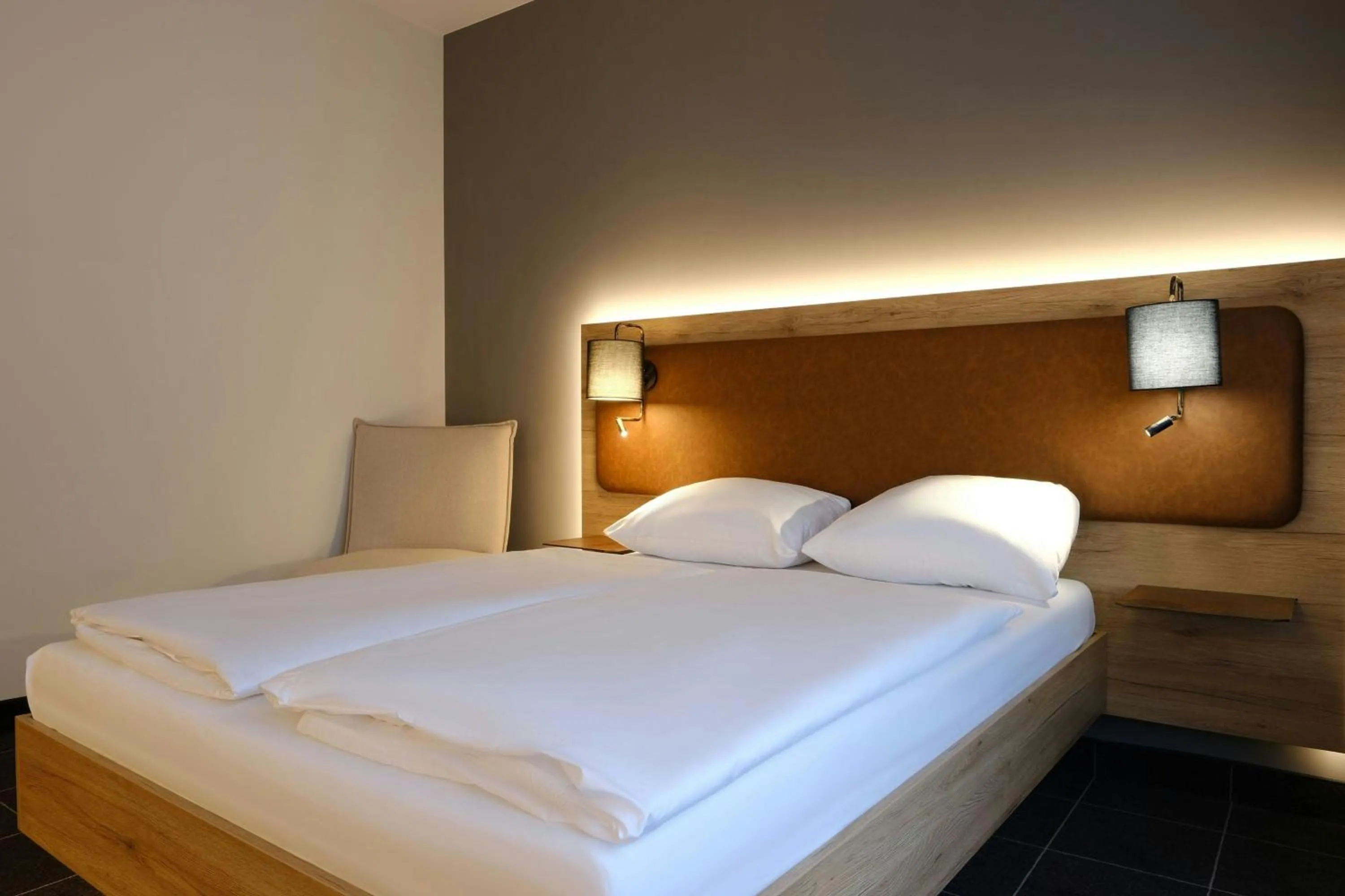 Photo of the whole room, Bed in Four Points Flex by Sheraton Ratingen Düsseldorf Airport