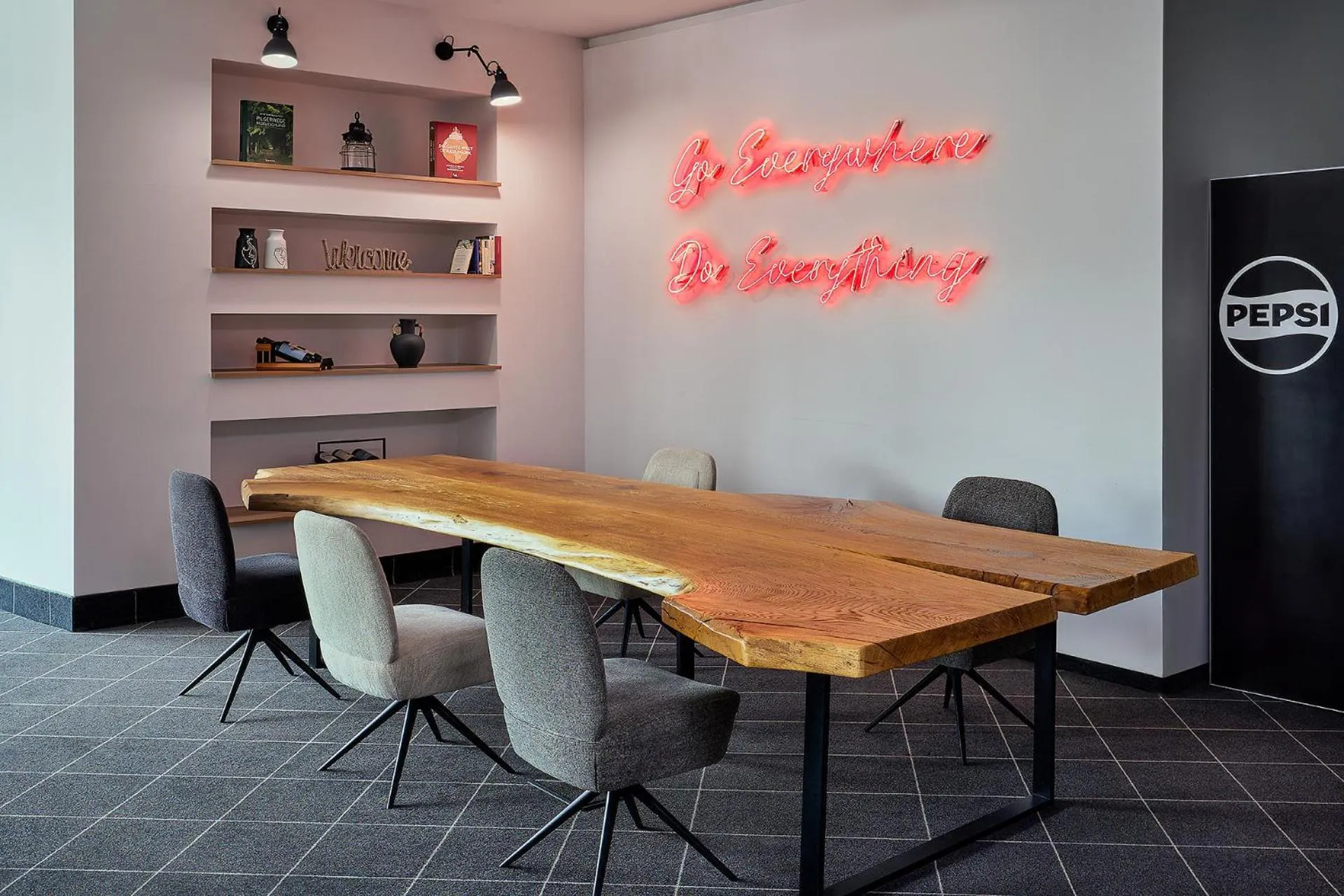 Lounge or bar in Four Points Flex by Sheraton Ratingen Düsseldorf Airport