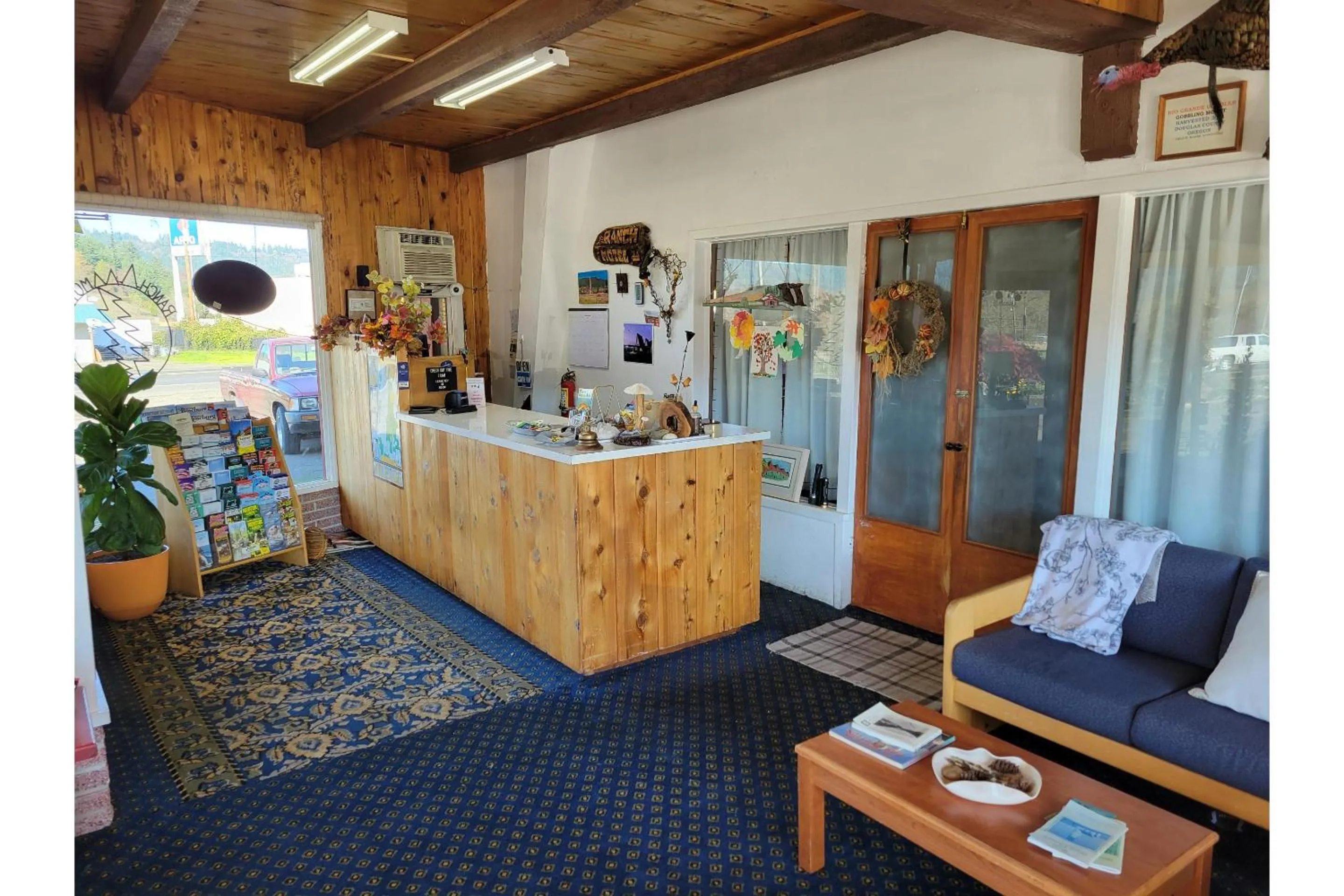 Lobby or reception in The Ranch Motel