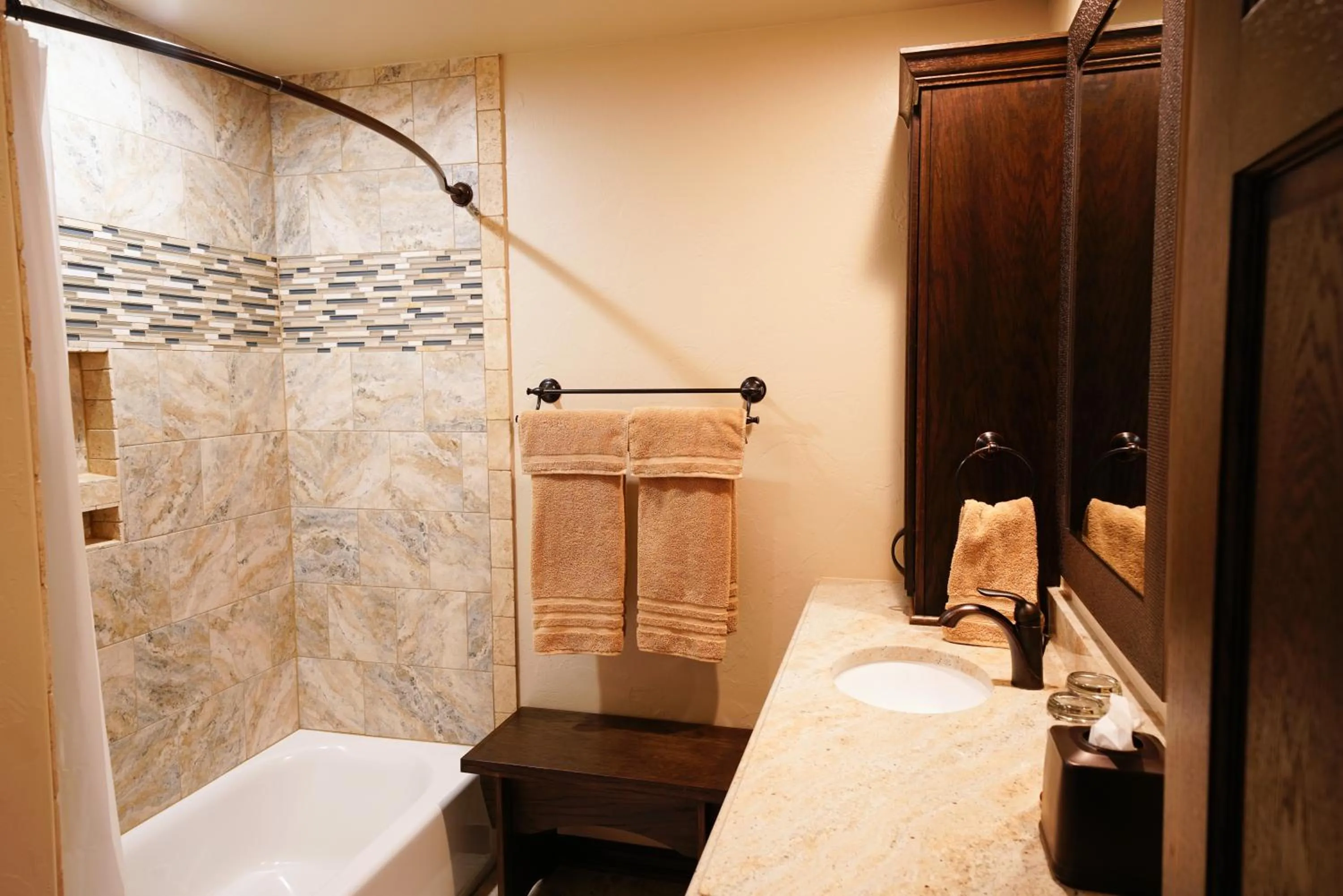 Shower in Hidden Meadows Bed and Breakfast