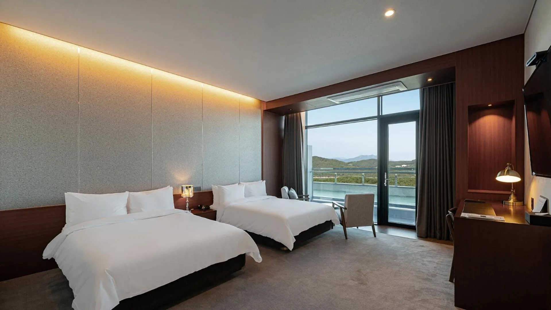 Bed in Hotel JCS Yeosu