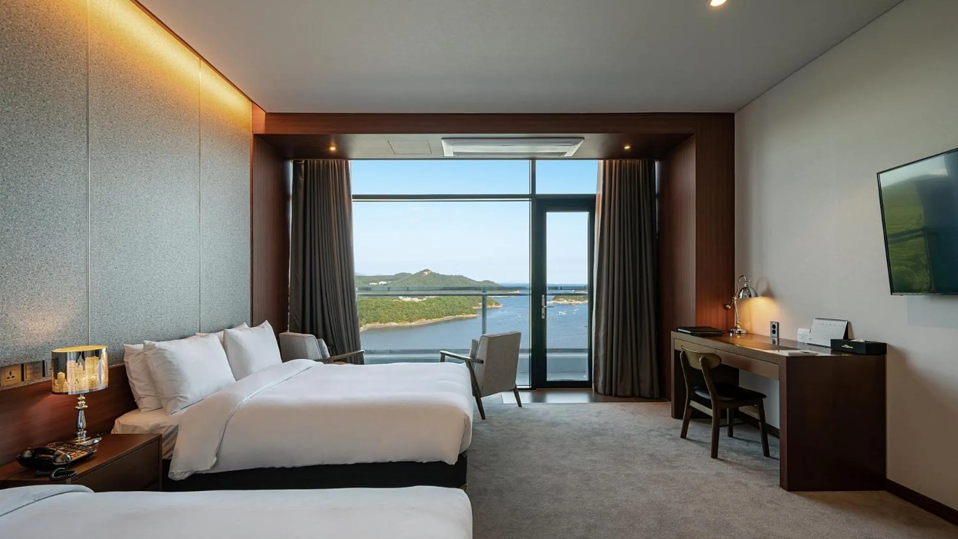 Bed in Hotel JCS Yeosu